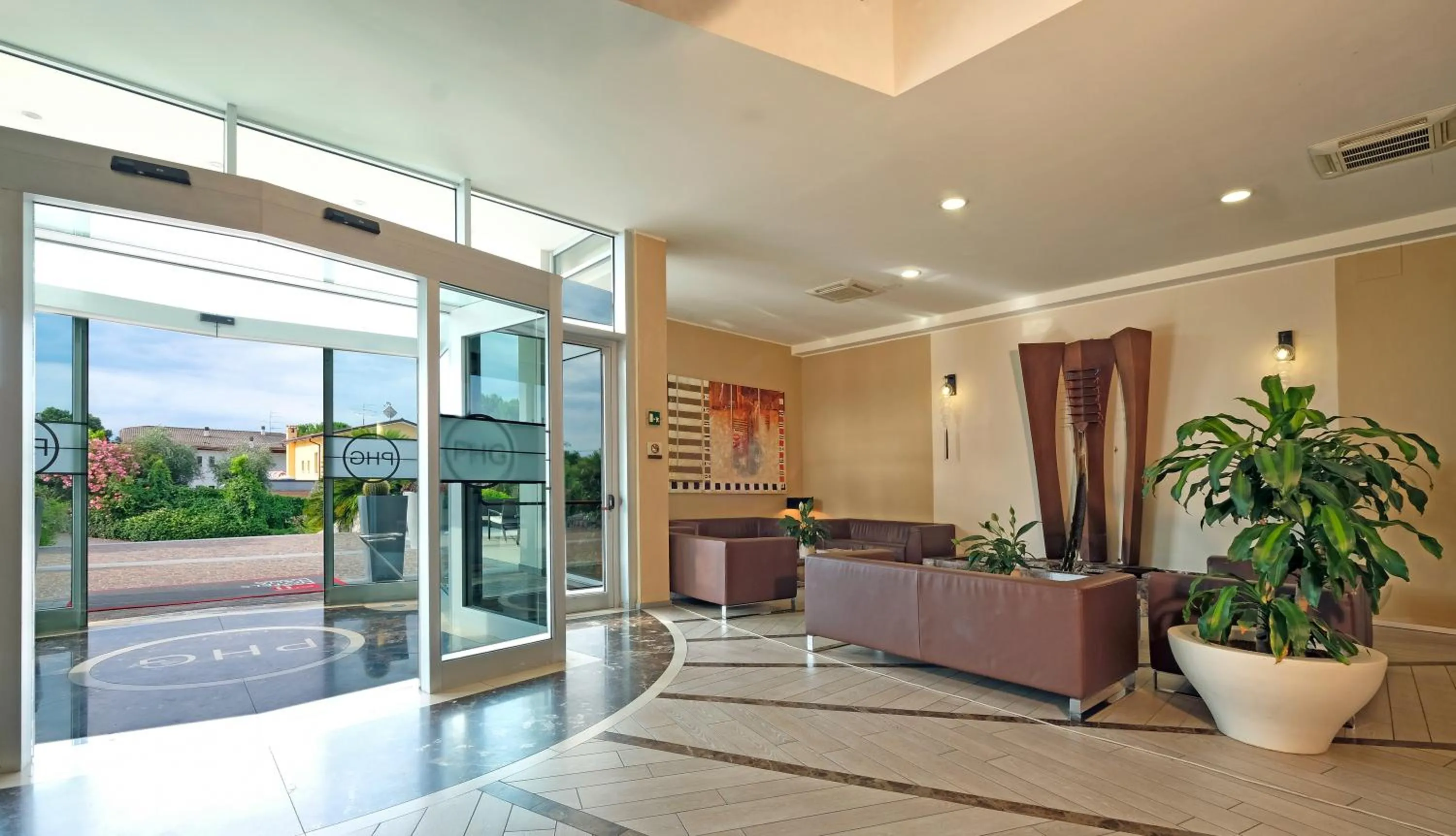 Lobby or reception in Parc Hotel Germano Suites & Apartments