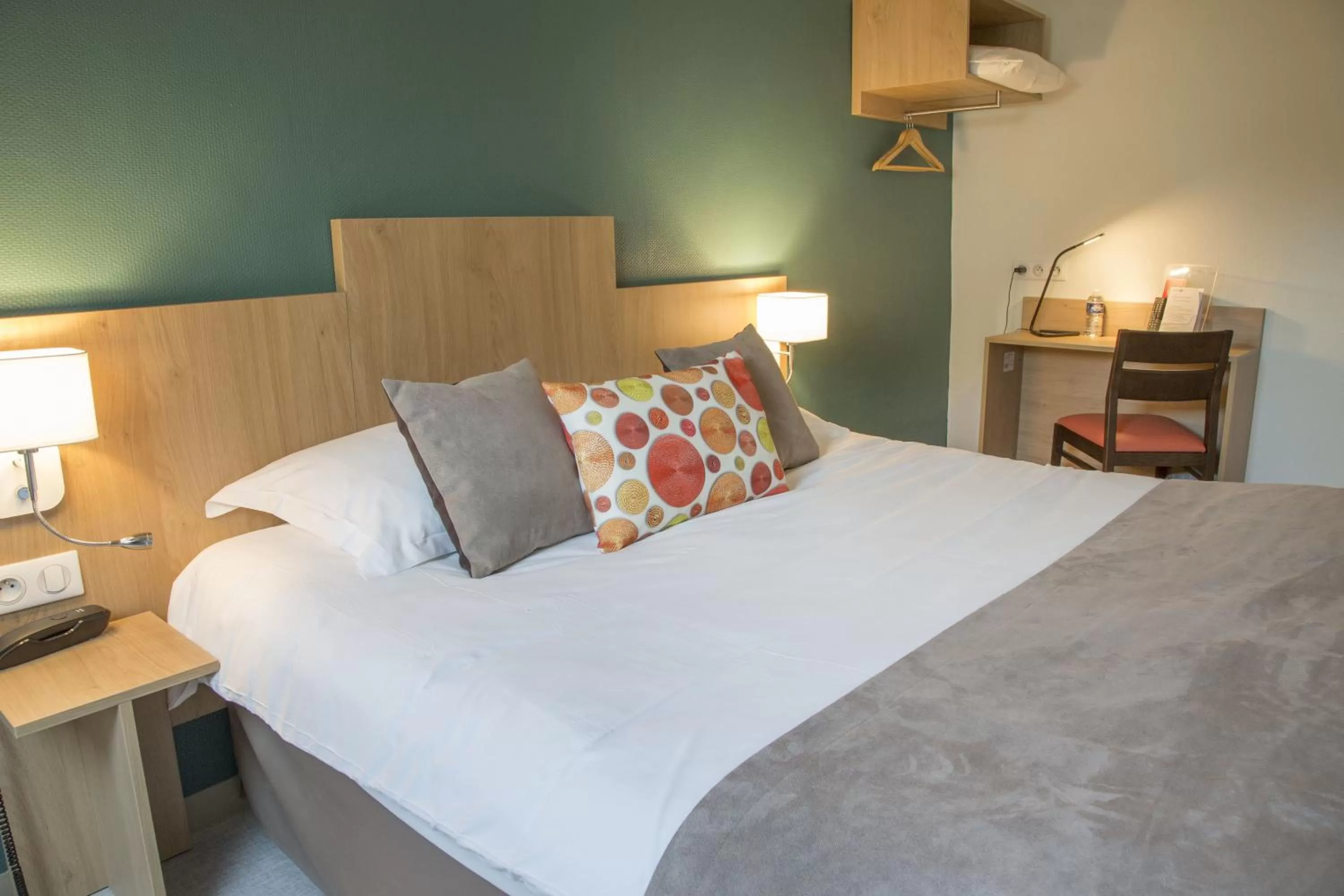 Photo of the whole room, Bed in Logis Hôtel Chaptal, Amboise