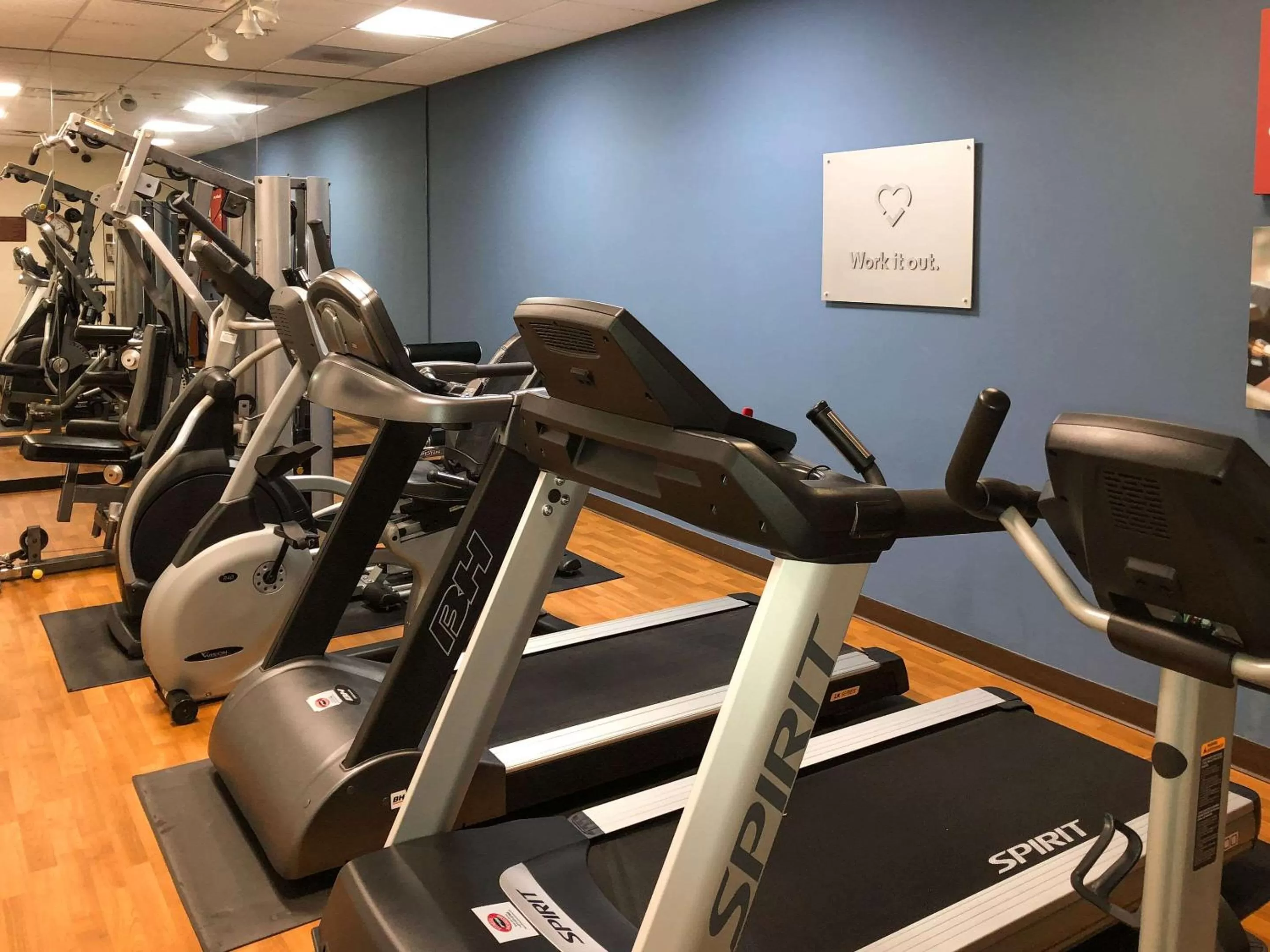 Fitness centre/facilities in Tapa Hotel Inn & Suites