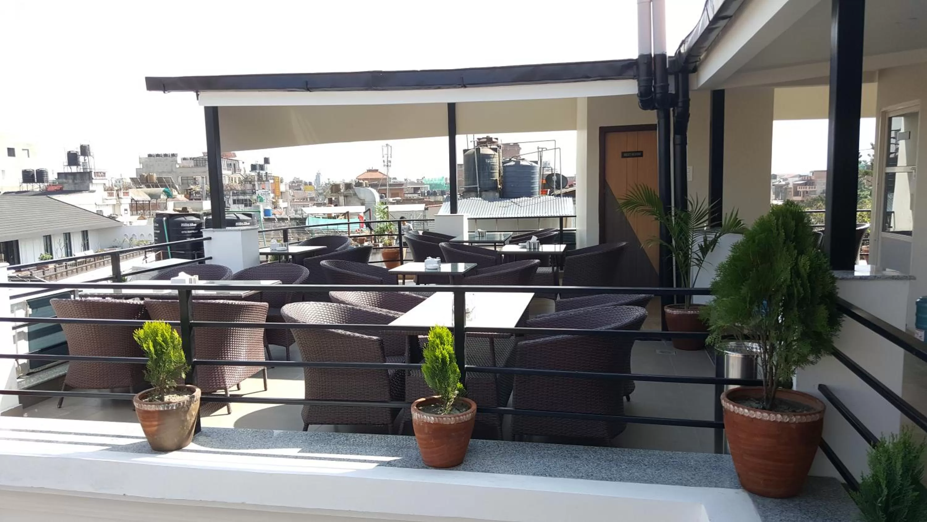 Restaurant/places to eat in Hotel Bihani