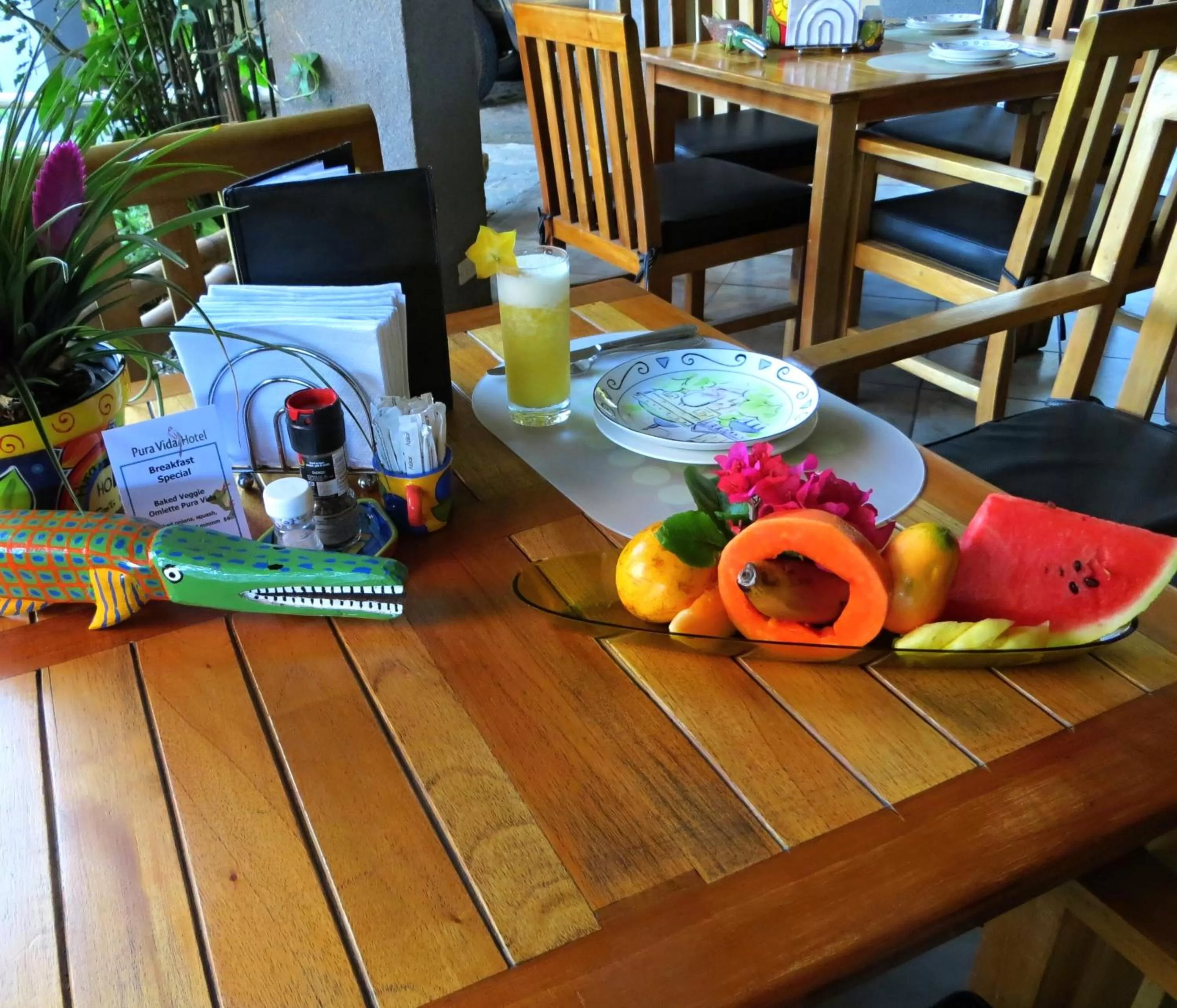 Food and drinks in Pura Vida Hotel