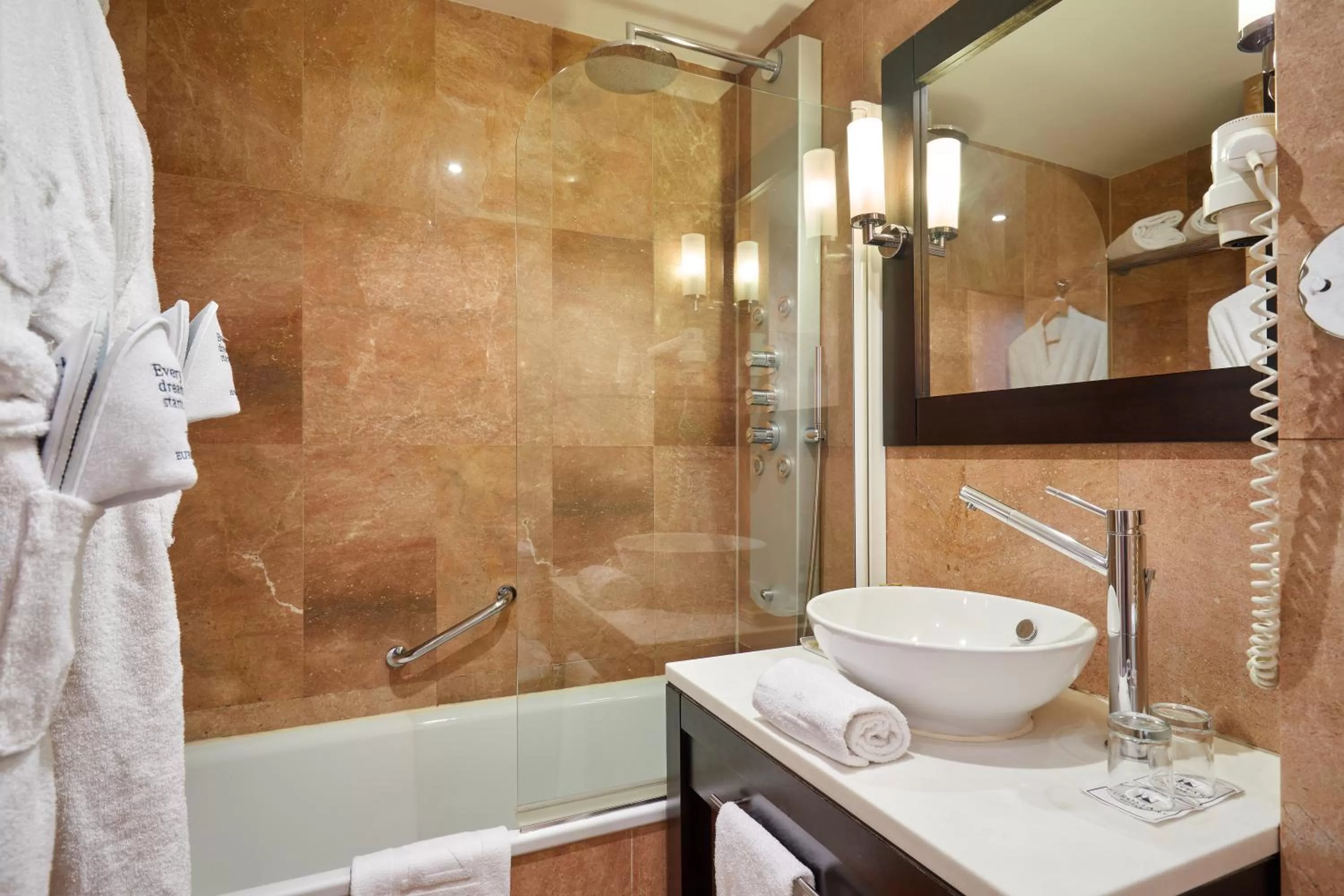 Shower in Eurostars Monumental