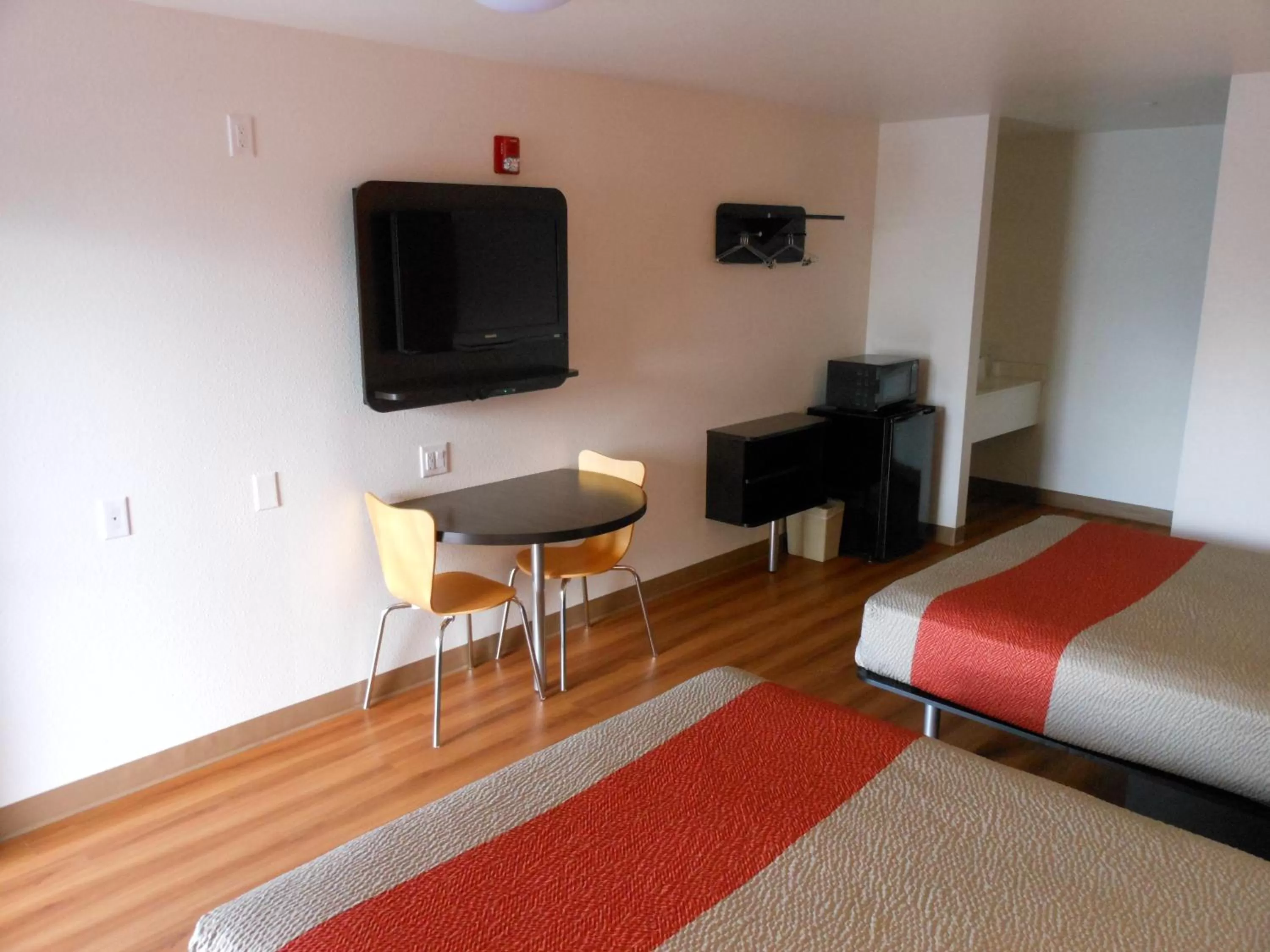 Bedroom, Bed in Motel 6-Fallon, NV