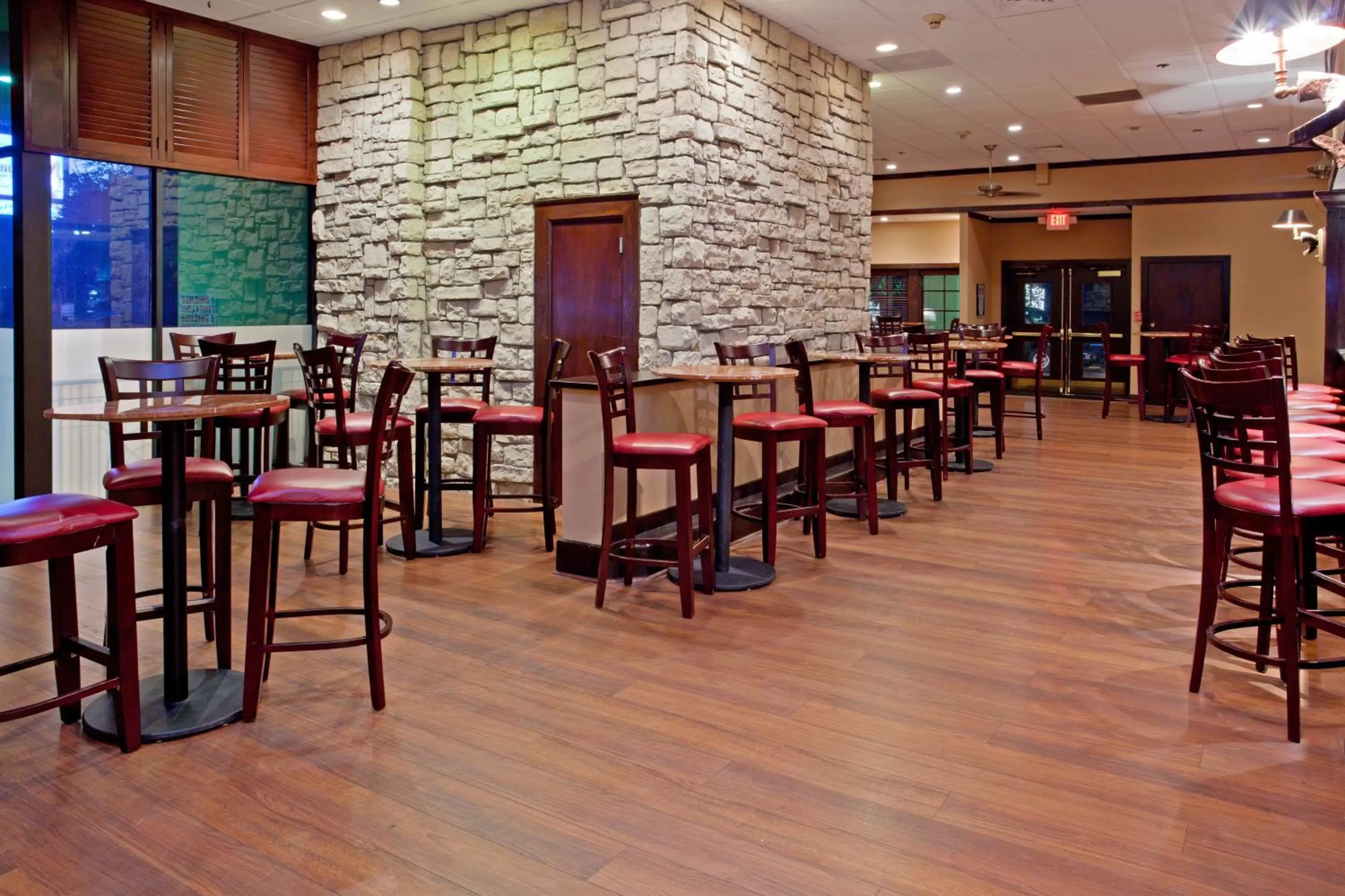 Lounge or bar in Wyndham Houston near NRG Park - Medical Center