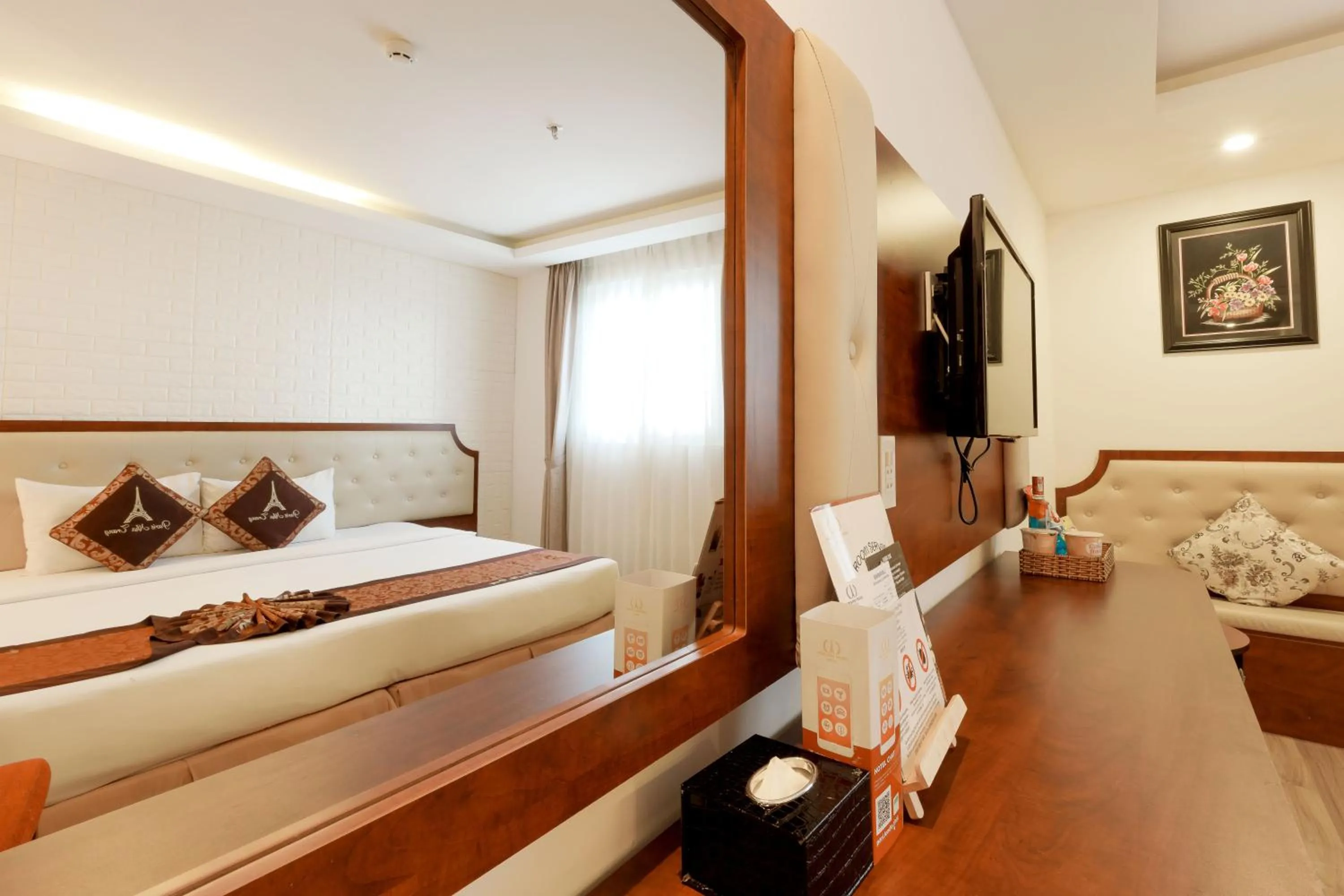 Communal lounge/ TV room, Bed in Paris Luxury Hotel & Apartment Nha Trang