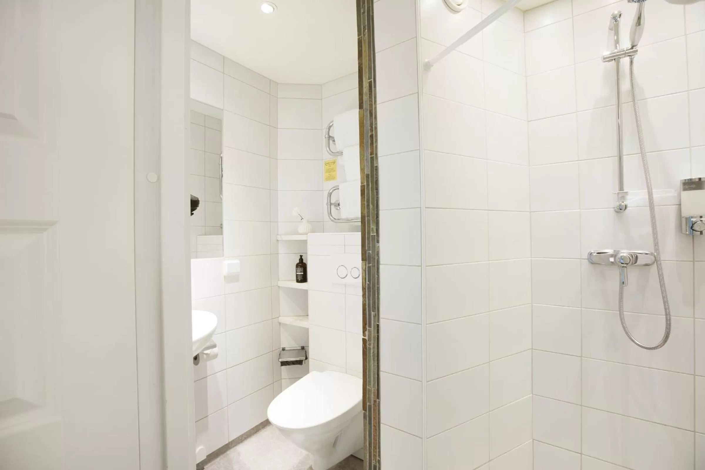 Photo of the whole room in Hotell Breda Blick