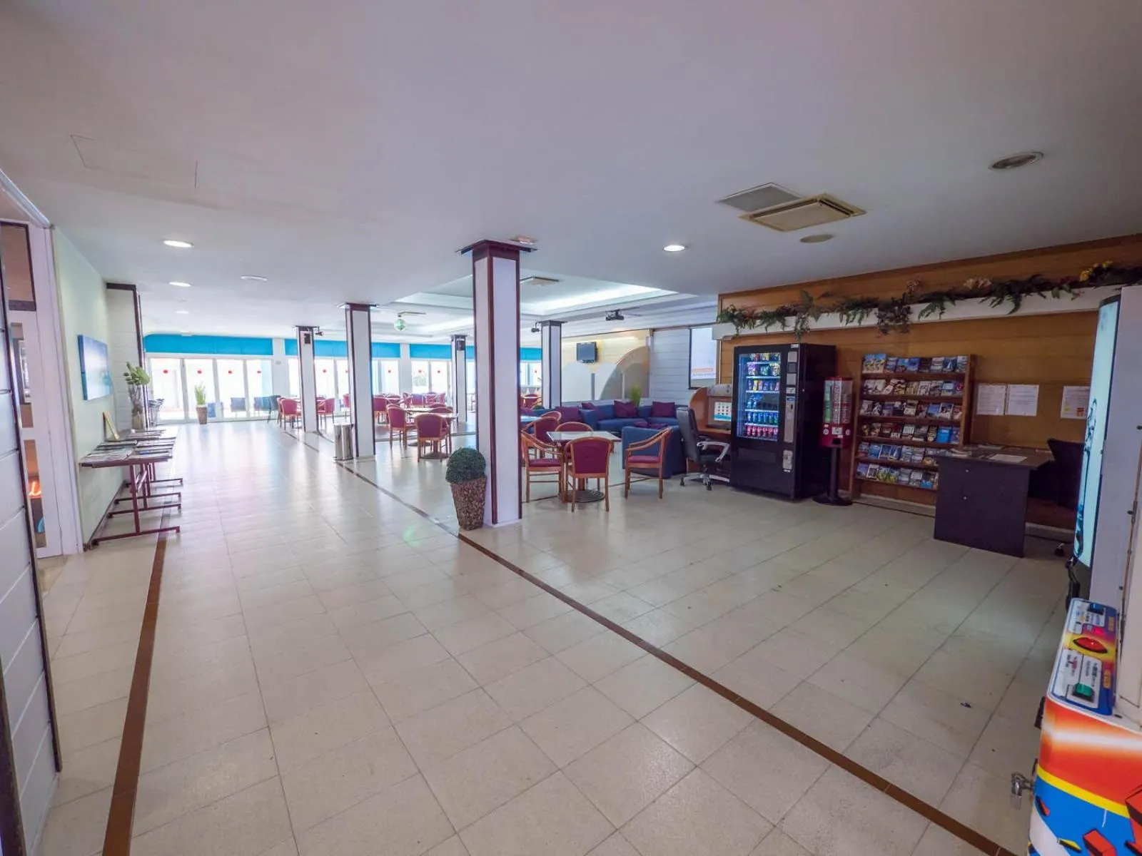 Communal lounge/ TV room in Hotel Golden Sand