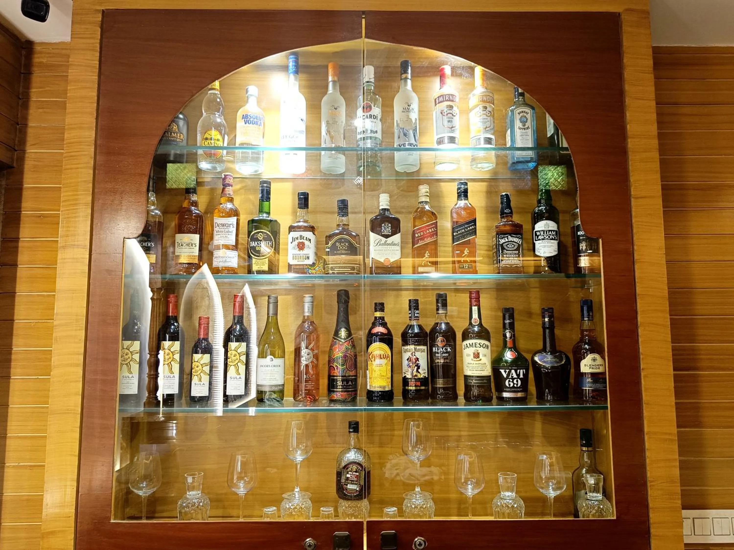 Restaurant/places to eat in Hotel Kalyan