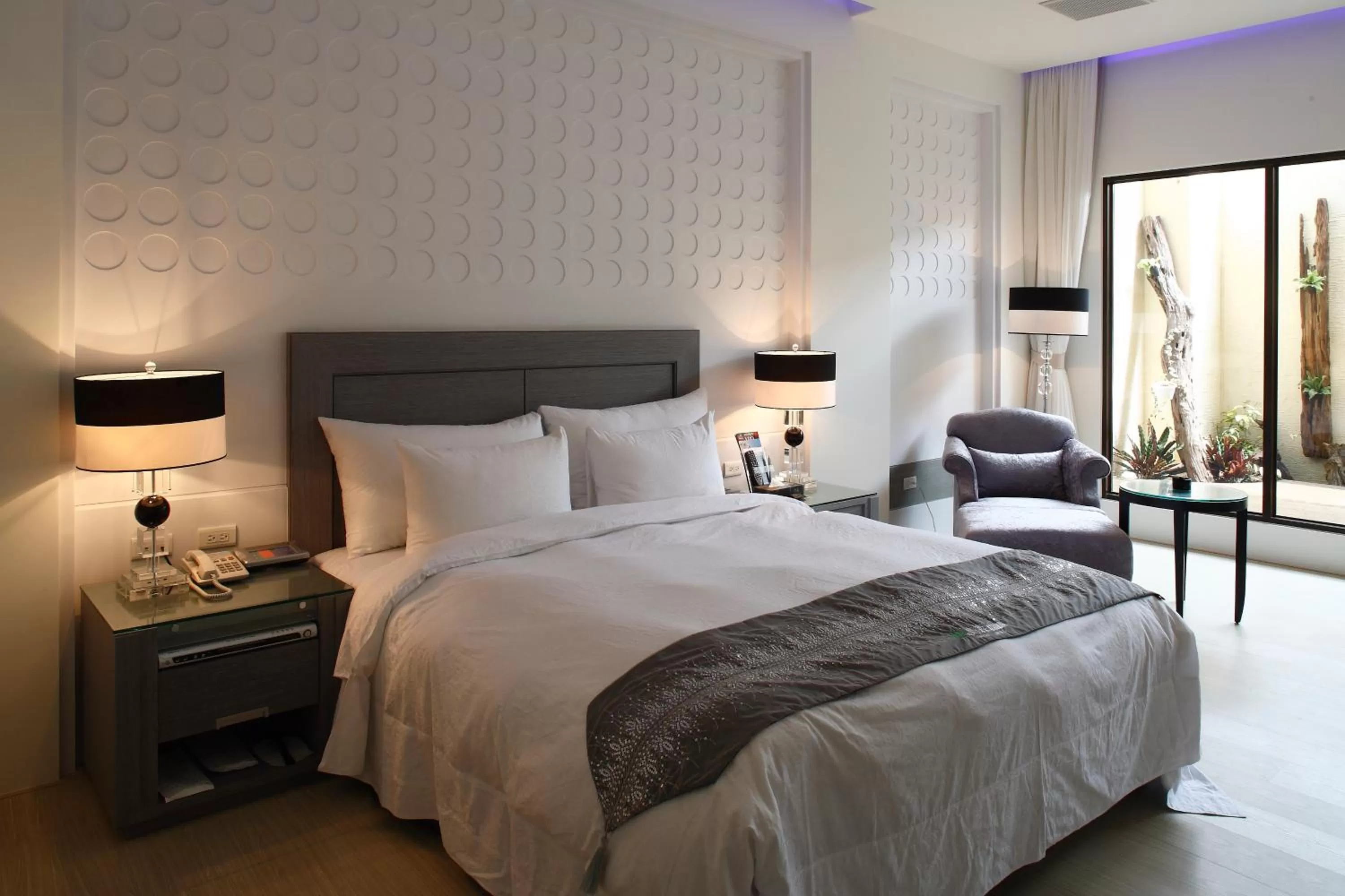 Bedroom in Dryad Motel