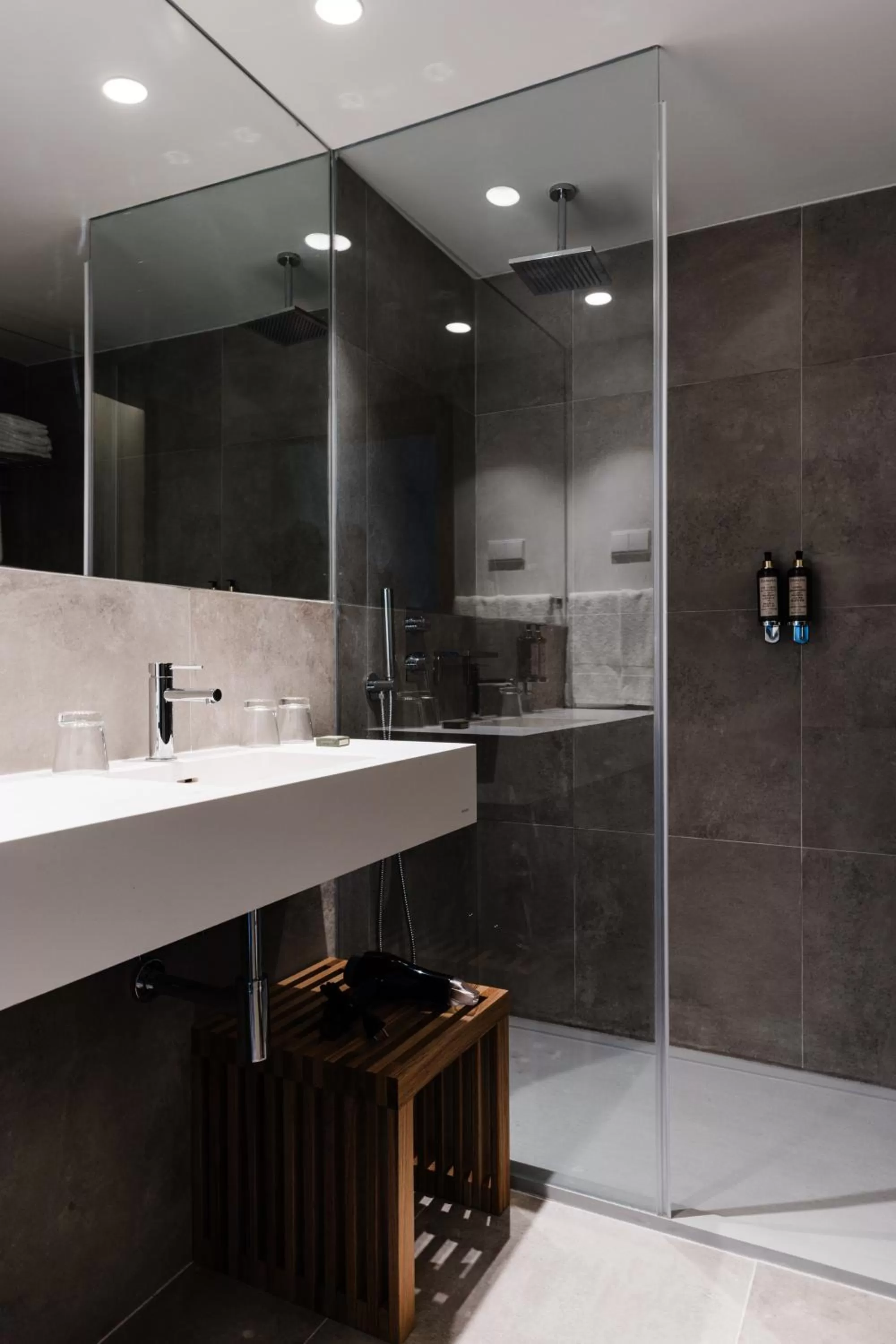 Bathroom in Memmo Baleeira - Design Hotels