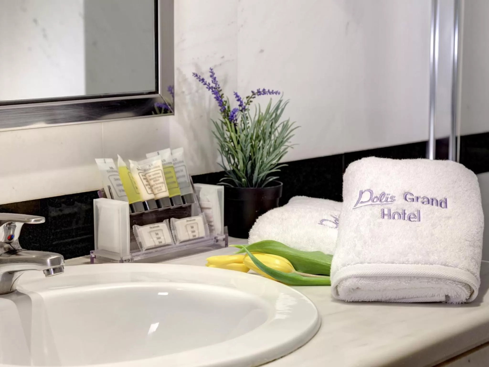 Bathroom in Polis Grand Hotel