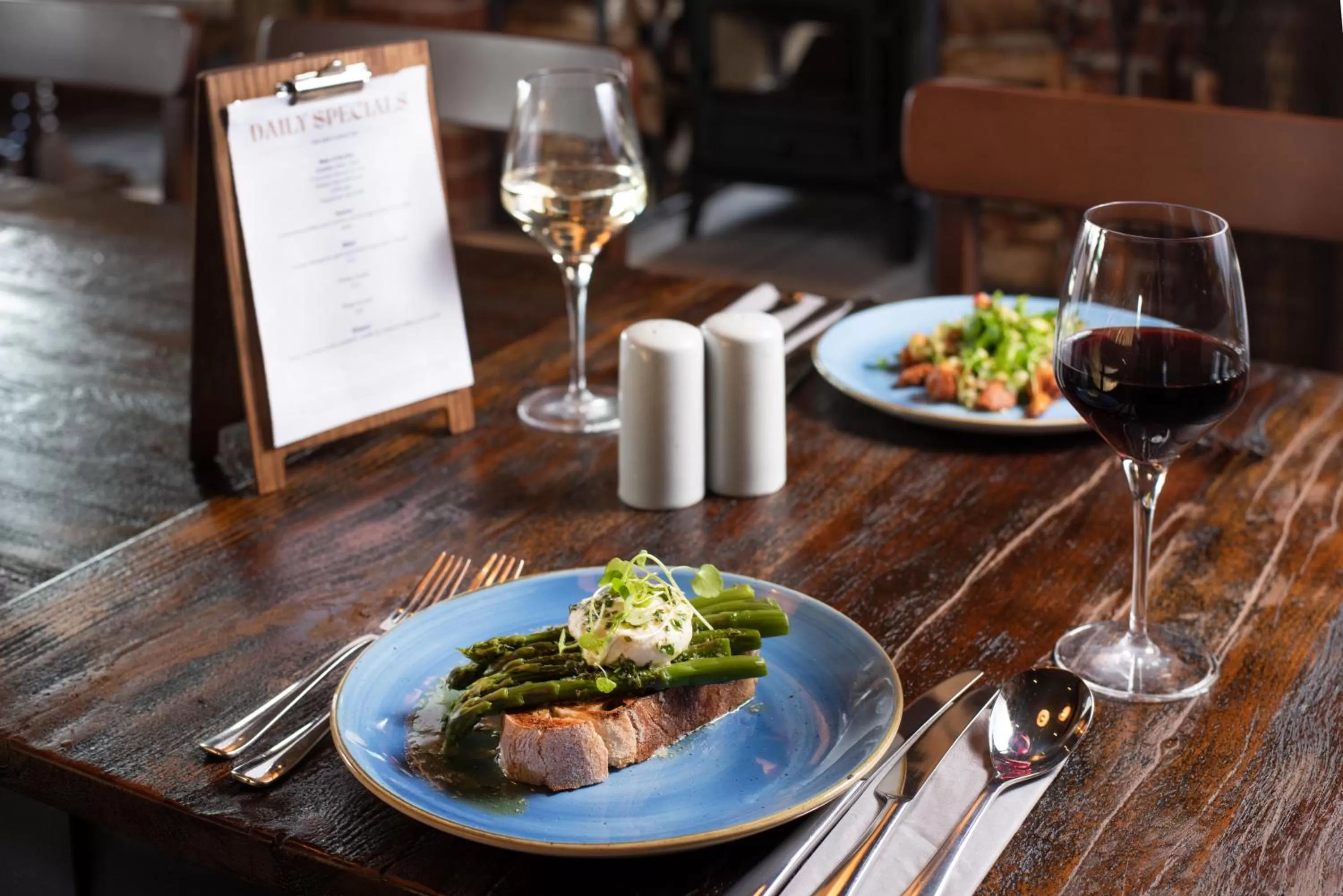 Restaurant/places to eat in The Hog's Head Inn - The Inn Collection Group