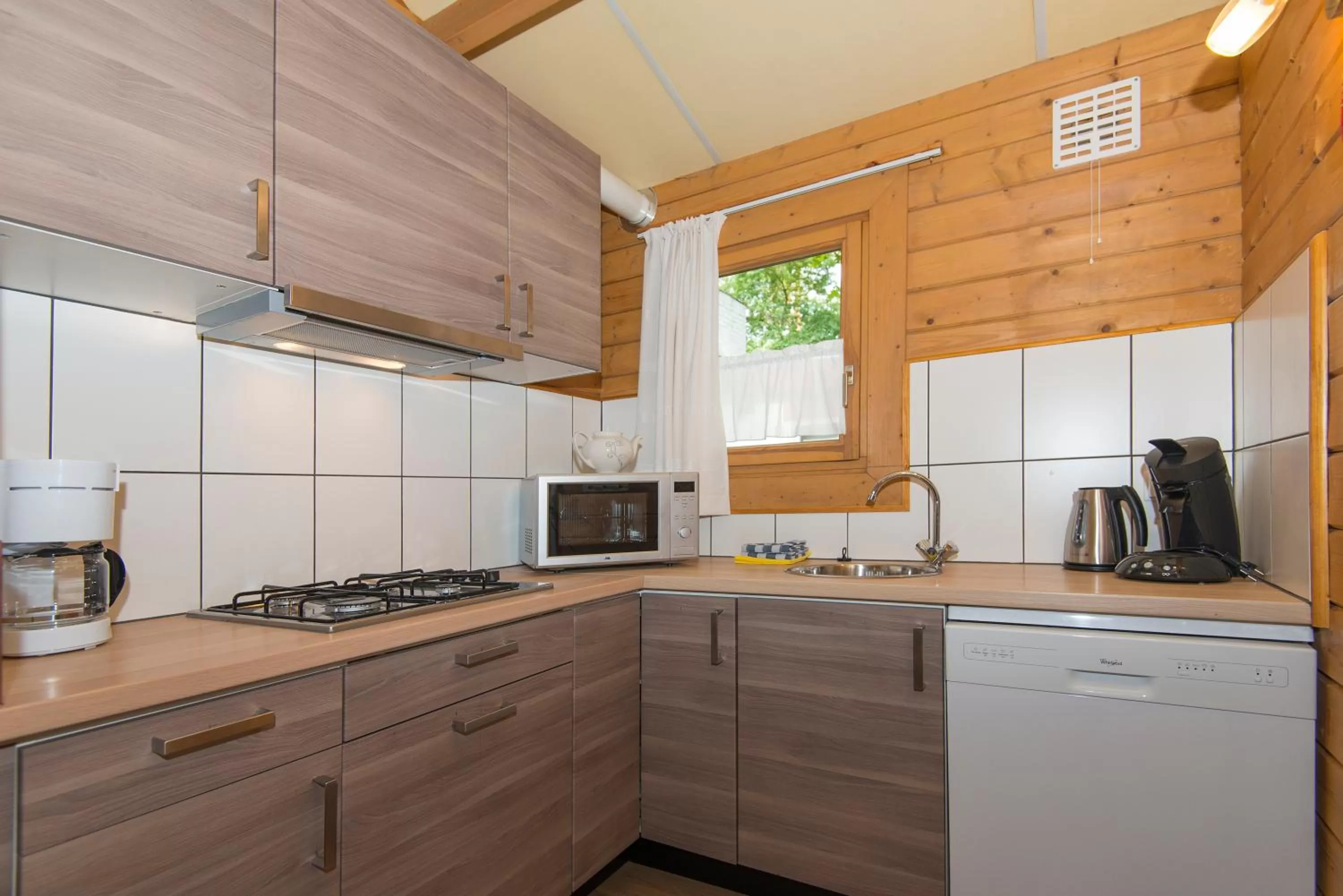 Kitchen or kitchenette, Kitchen/Kitchenette in Motel- Bungalow-& Chaletpark de Brenkberg
