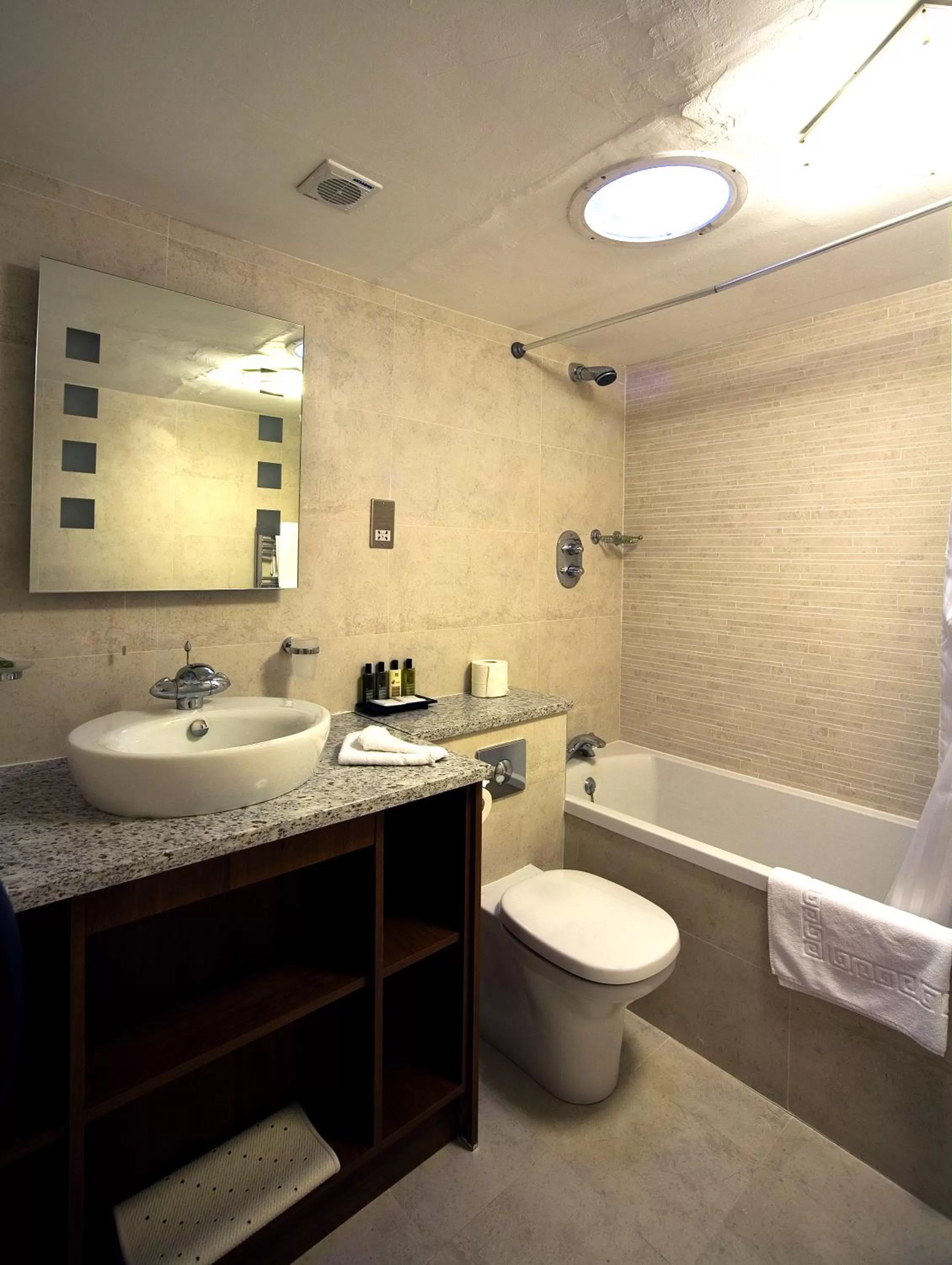 Bathroom in Colwick Hall Hotel