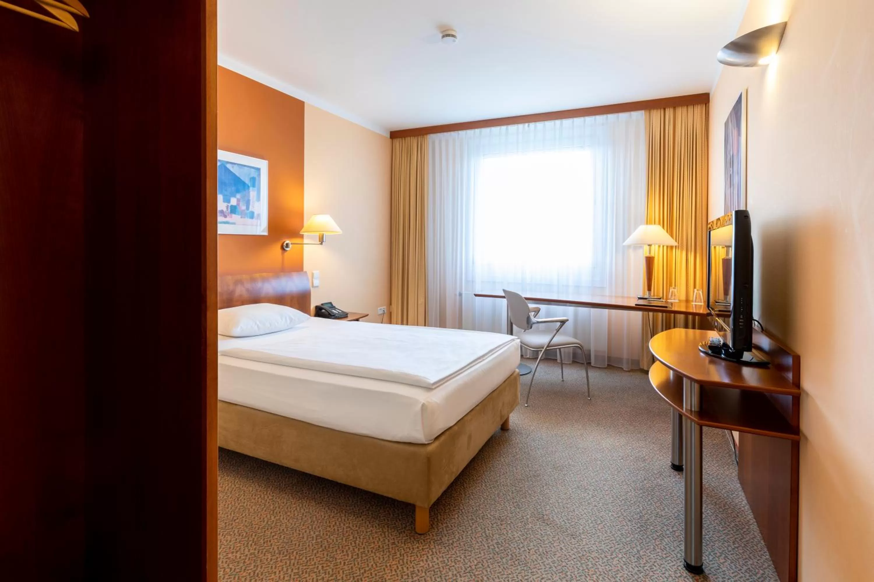 Photo of the whole room, Bed in Globana Airport Hotel