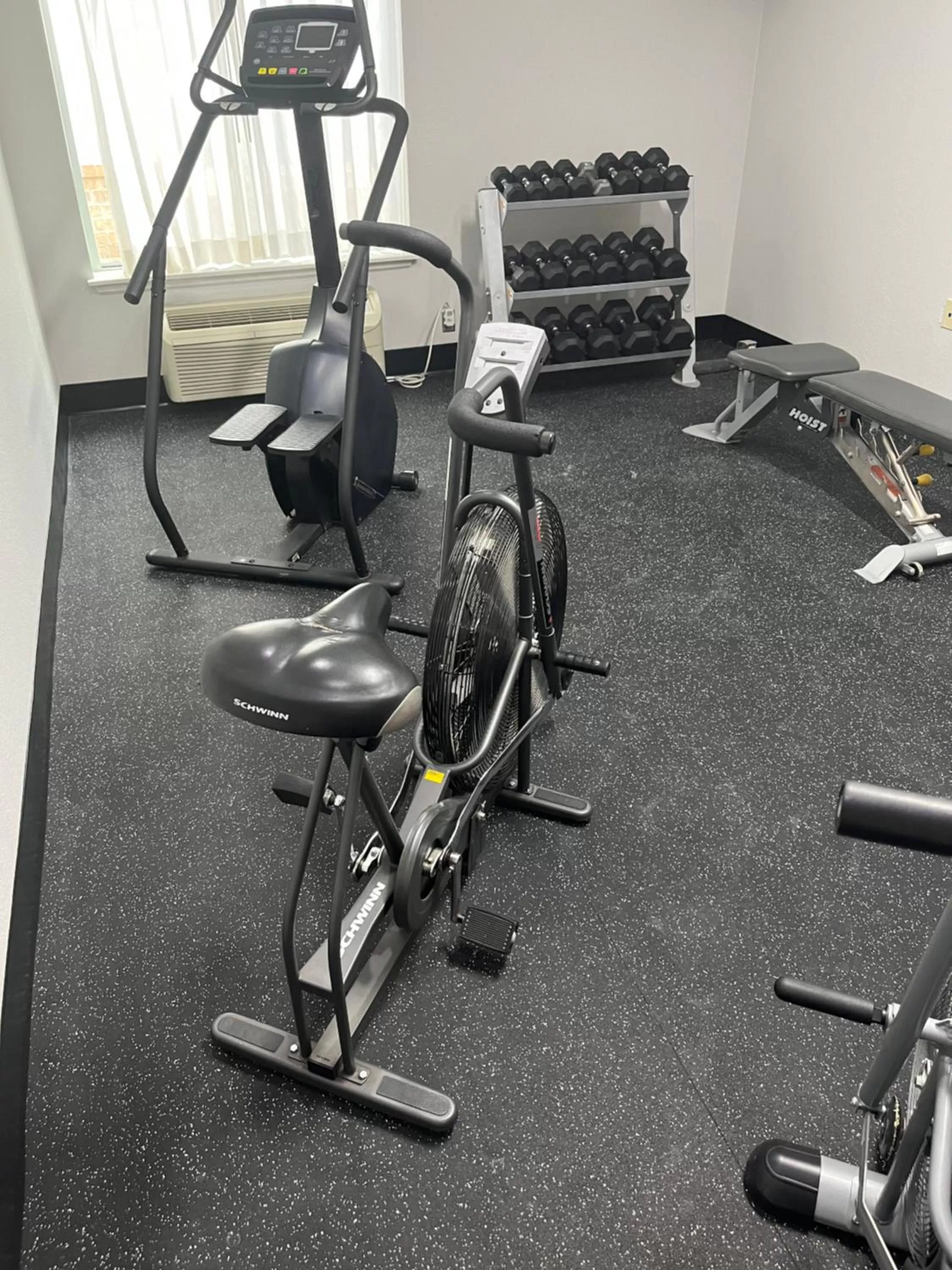 Fitness centre/facilities in Lea County Inn