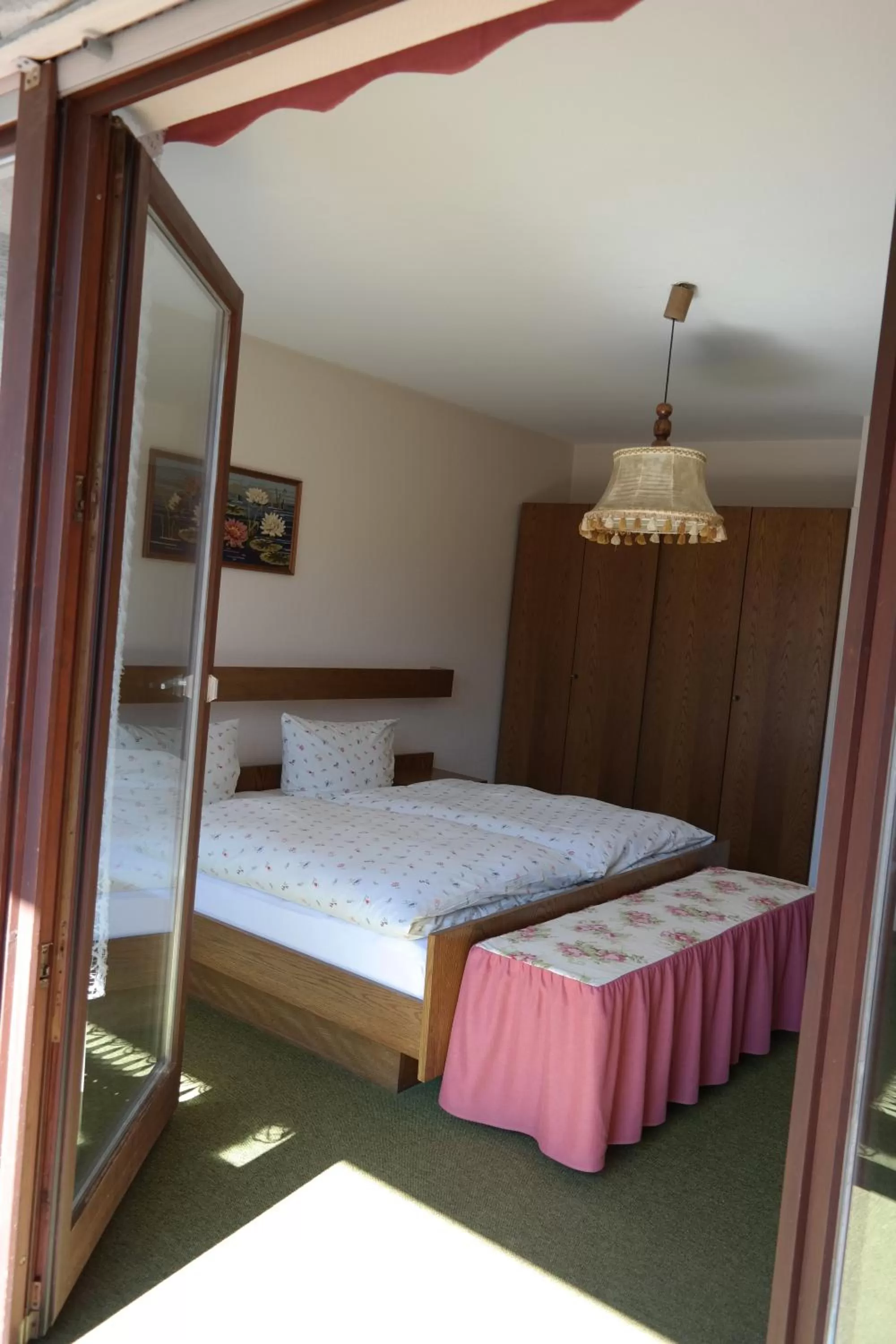 Bed in Herzog's Ulsterbrücke Garni Hotel