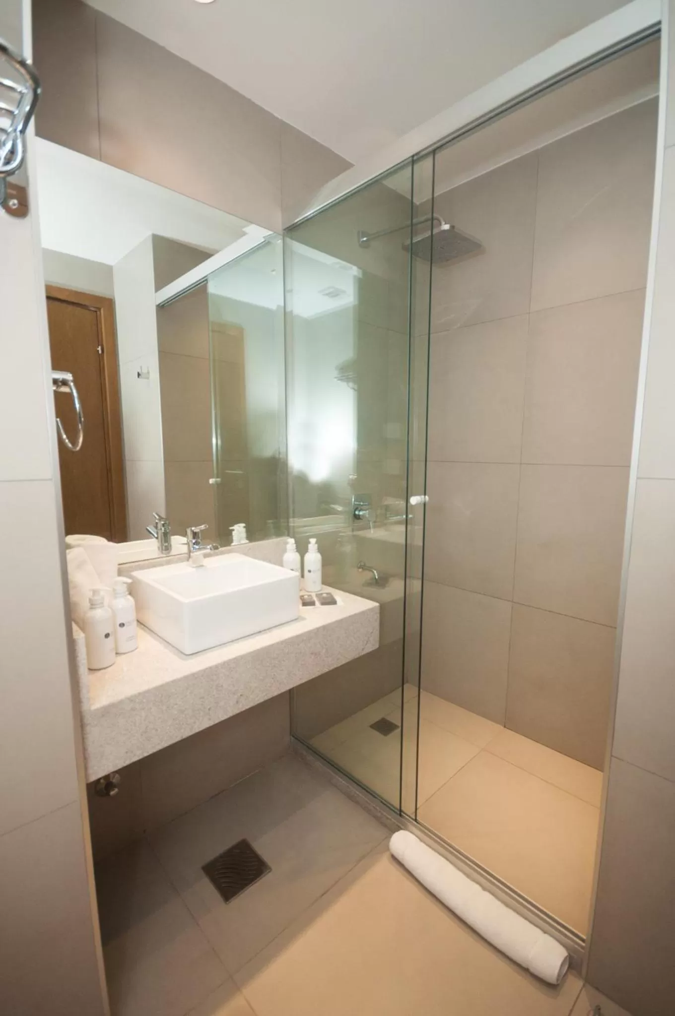 Bathroom in Dazzler by Wyndham Ciudad del Este