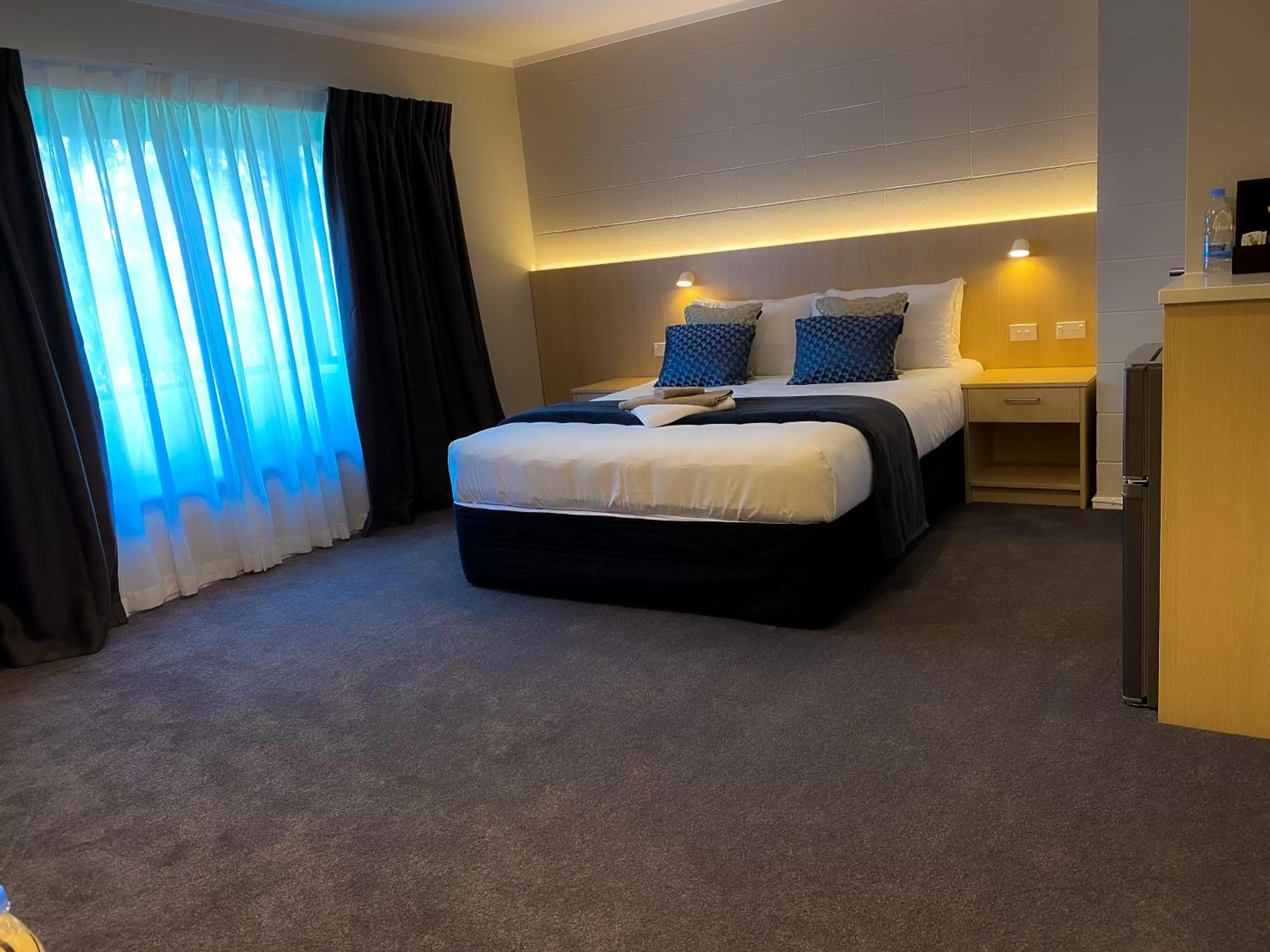 Bedroom, Bed in Takapuna International Motor Lodge