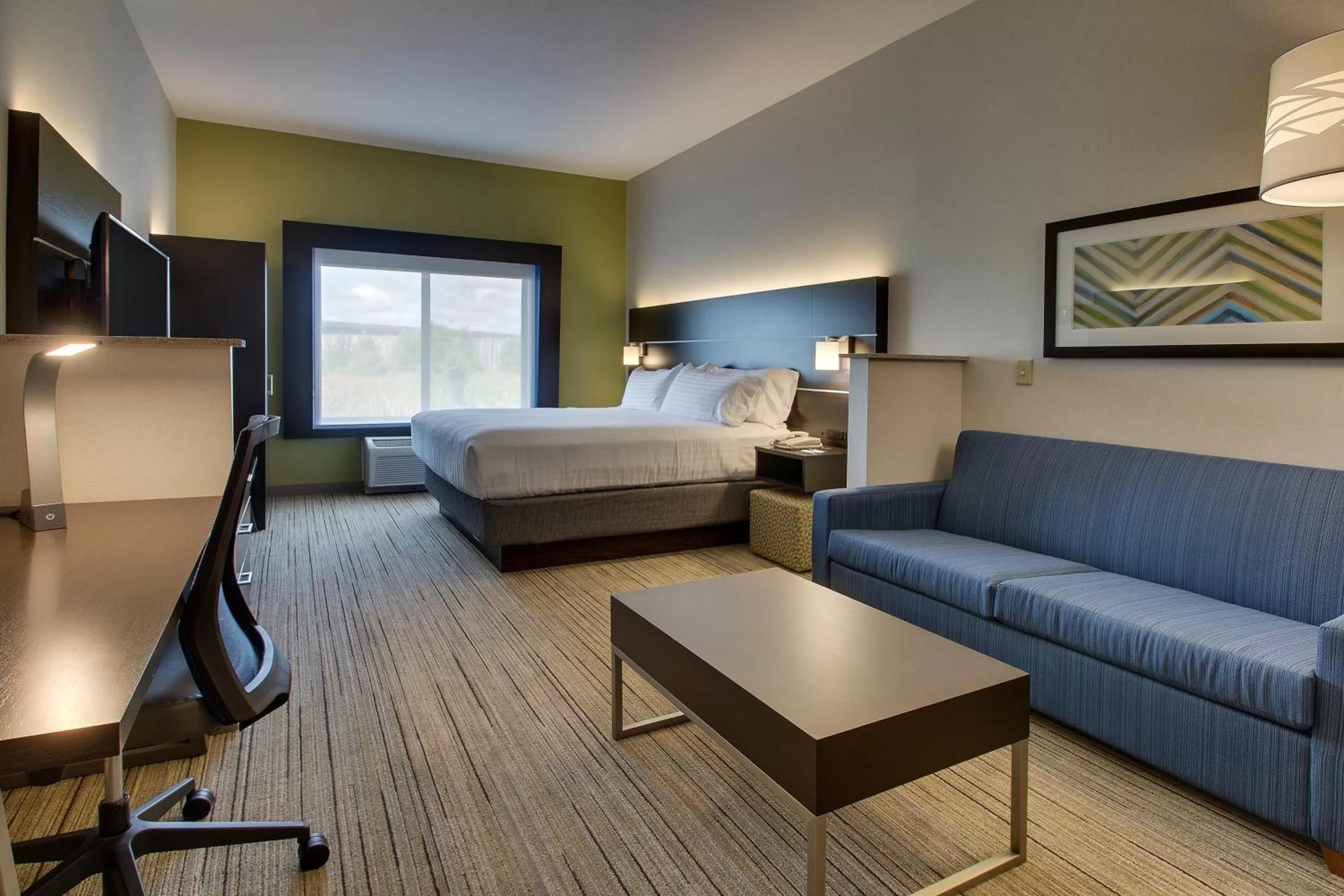 Photo of the whole room, Bed in Holiday Inn Express Hotel & Suites Morris by IHG