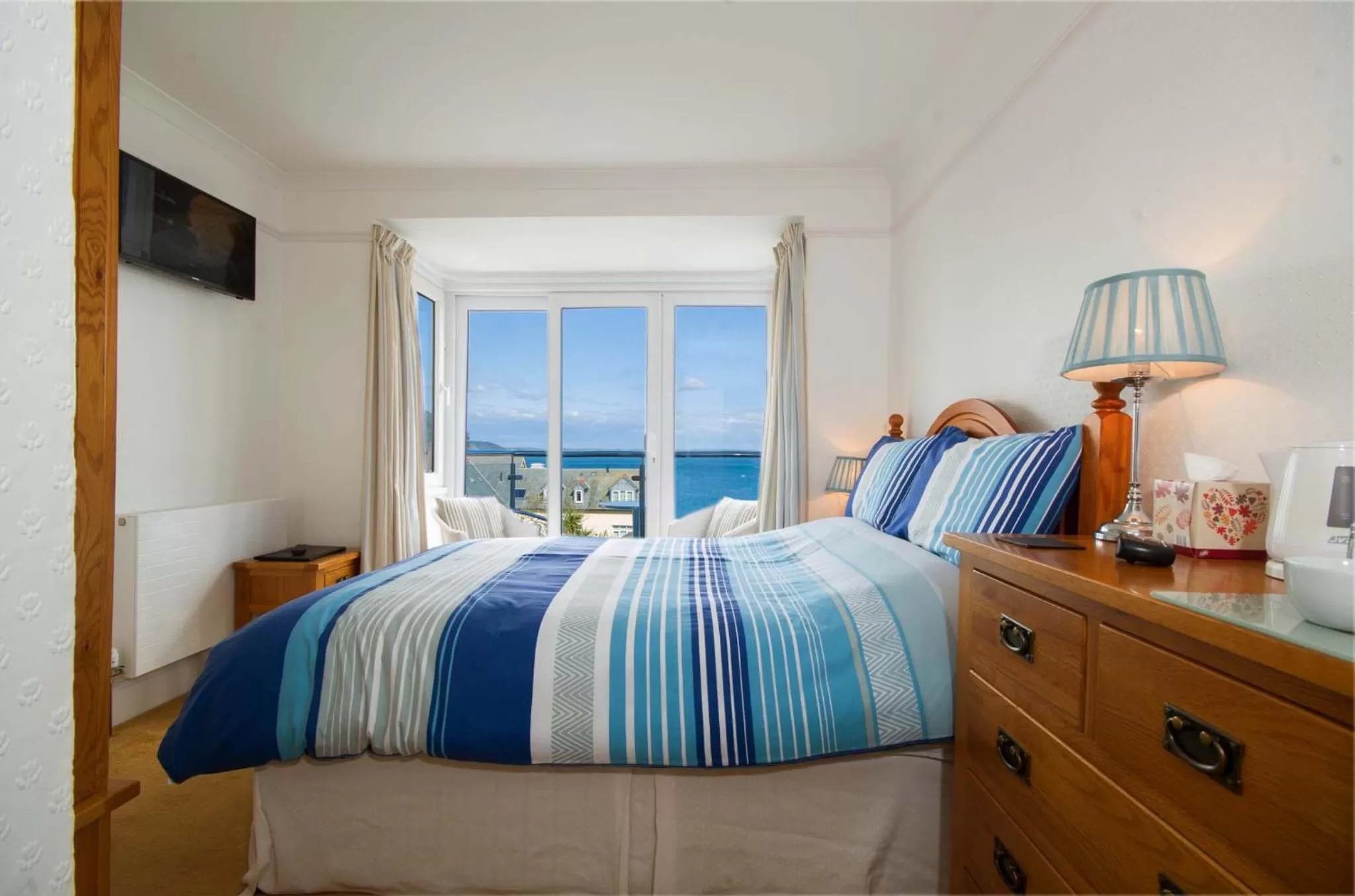 Bedroom, Bed in Seaview