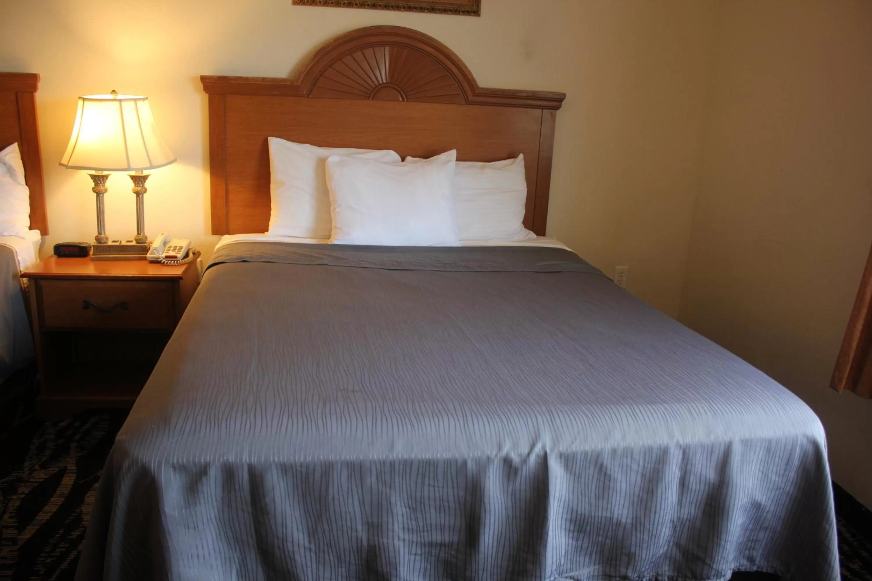 Bed in Heritage Inn and Suites