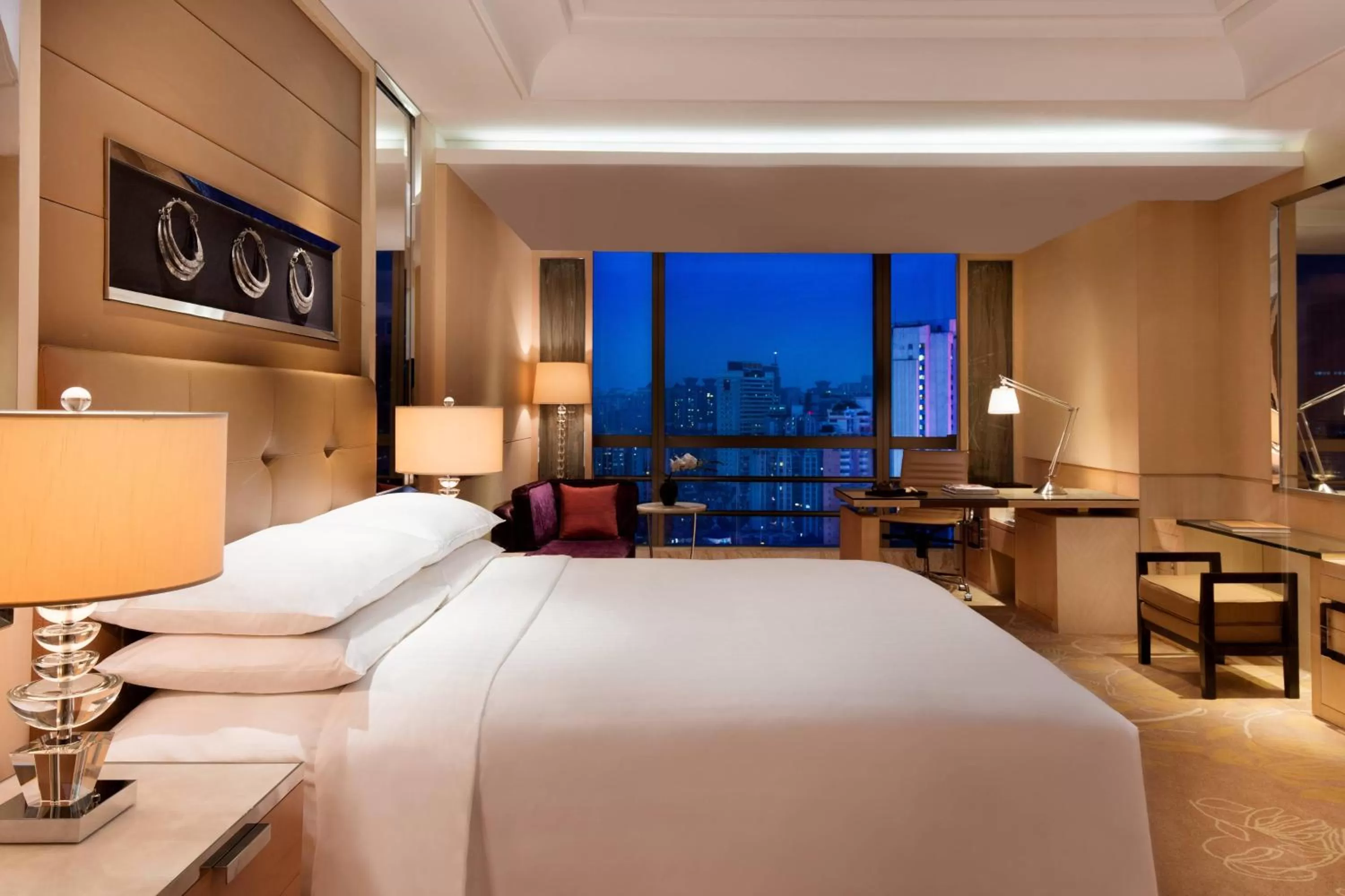 Photo of the whole room, Bed in Guangzhou Marriott Hotel Tianhe