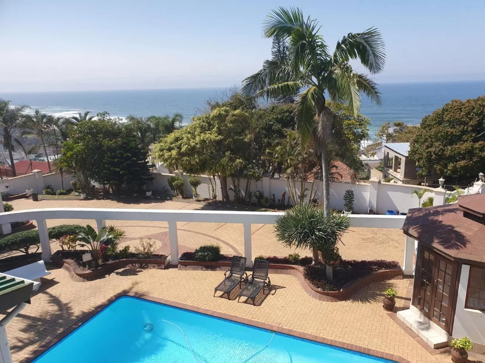 Pool View in Ingwe Manor B&B
