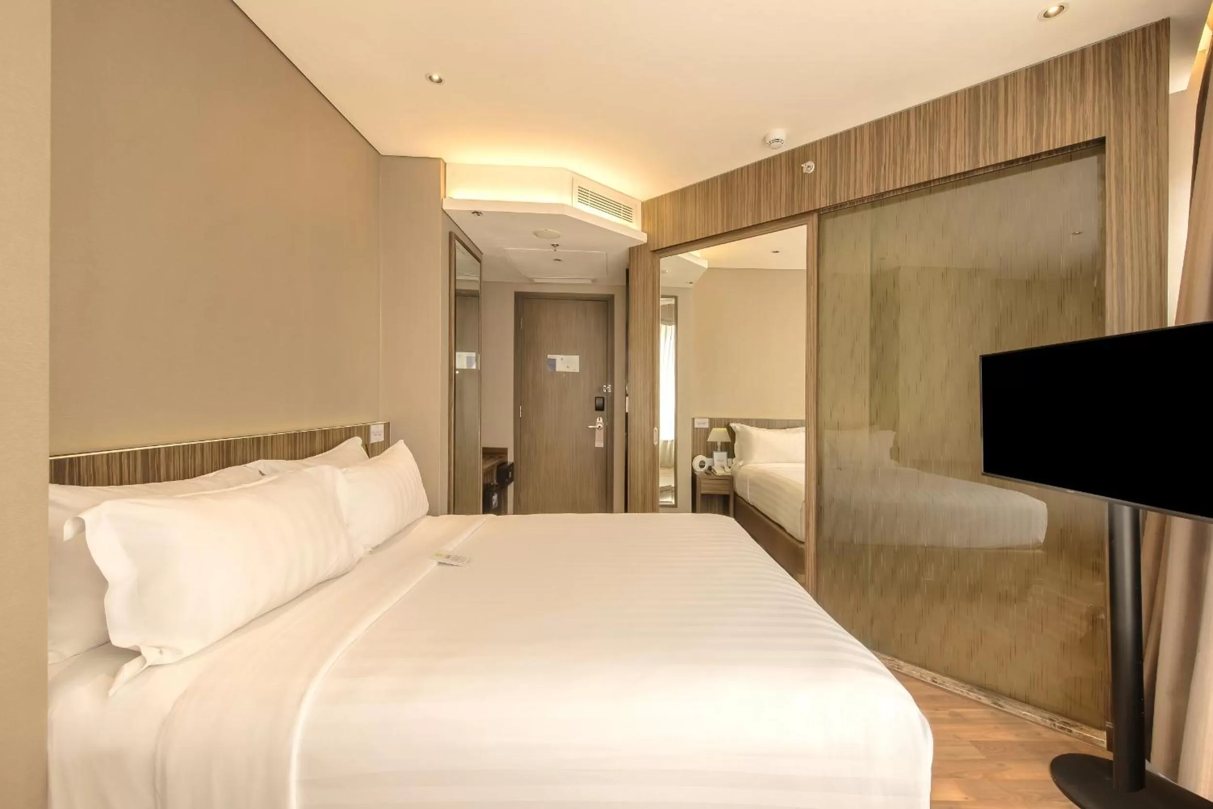 Deluxe Queen Room in Ashley Wahid Hasyim Jakarta