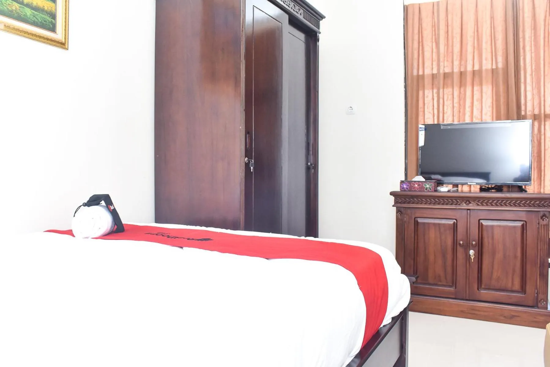 Bed in RedDoorz Syariah near Gelora Delta Sidoarjo 2