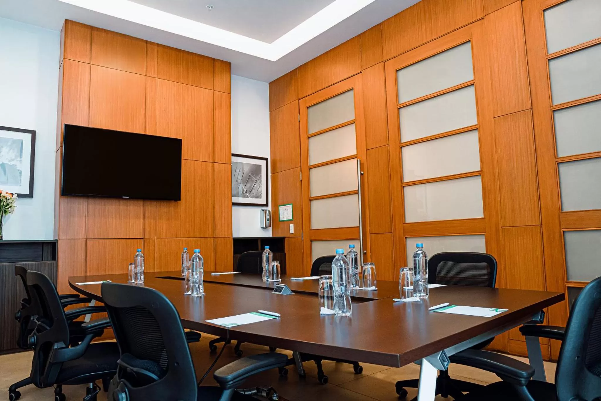 Meeting/conference room in Holiday Inn Guayaquil Airport by IHG