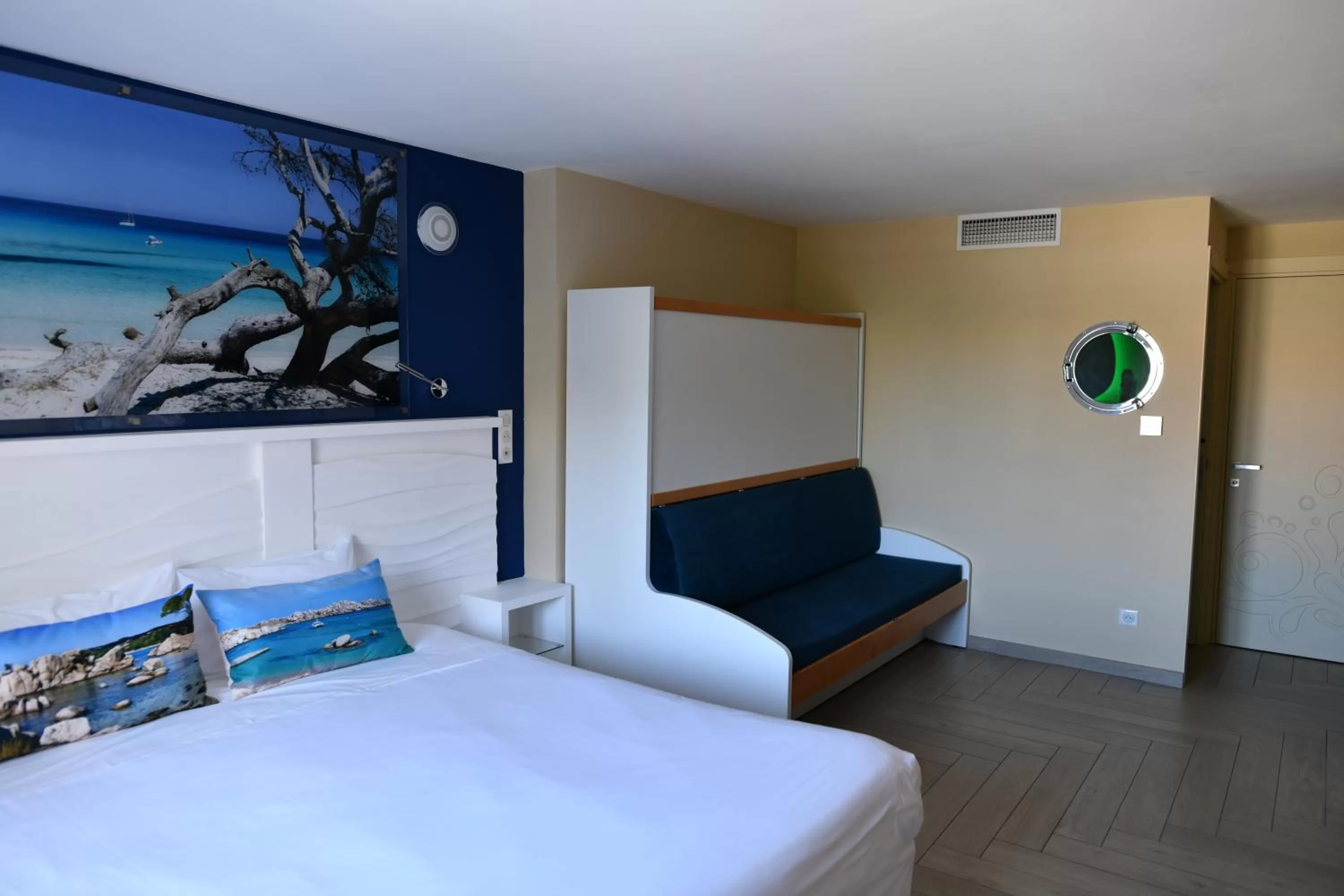 Bed in Hôtel Le Claridge