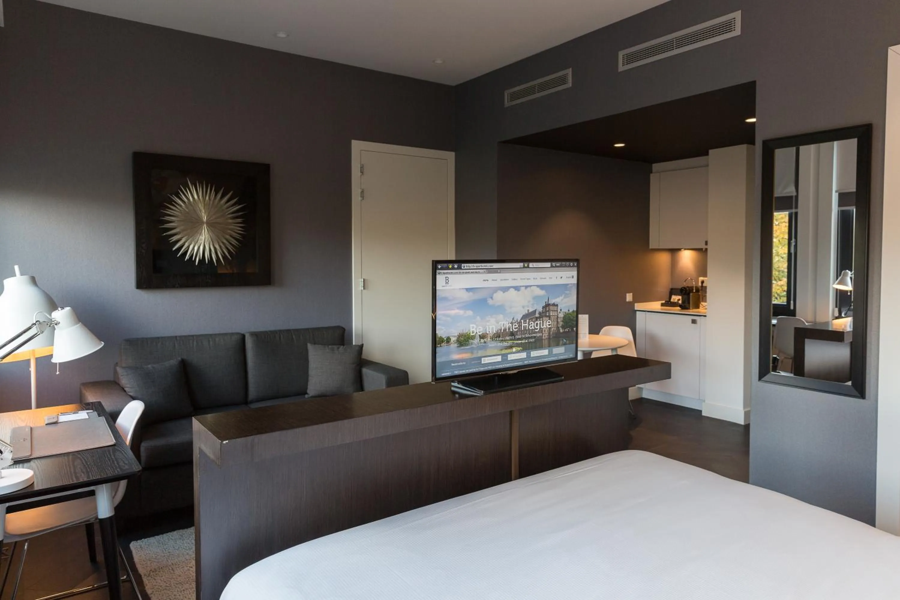 TV and multimedia, Bed in B-aparthotel Kennedy