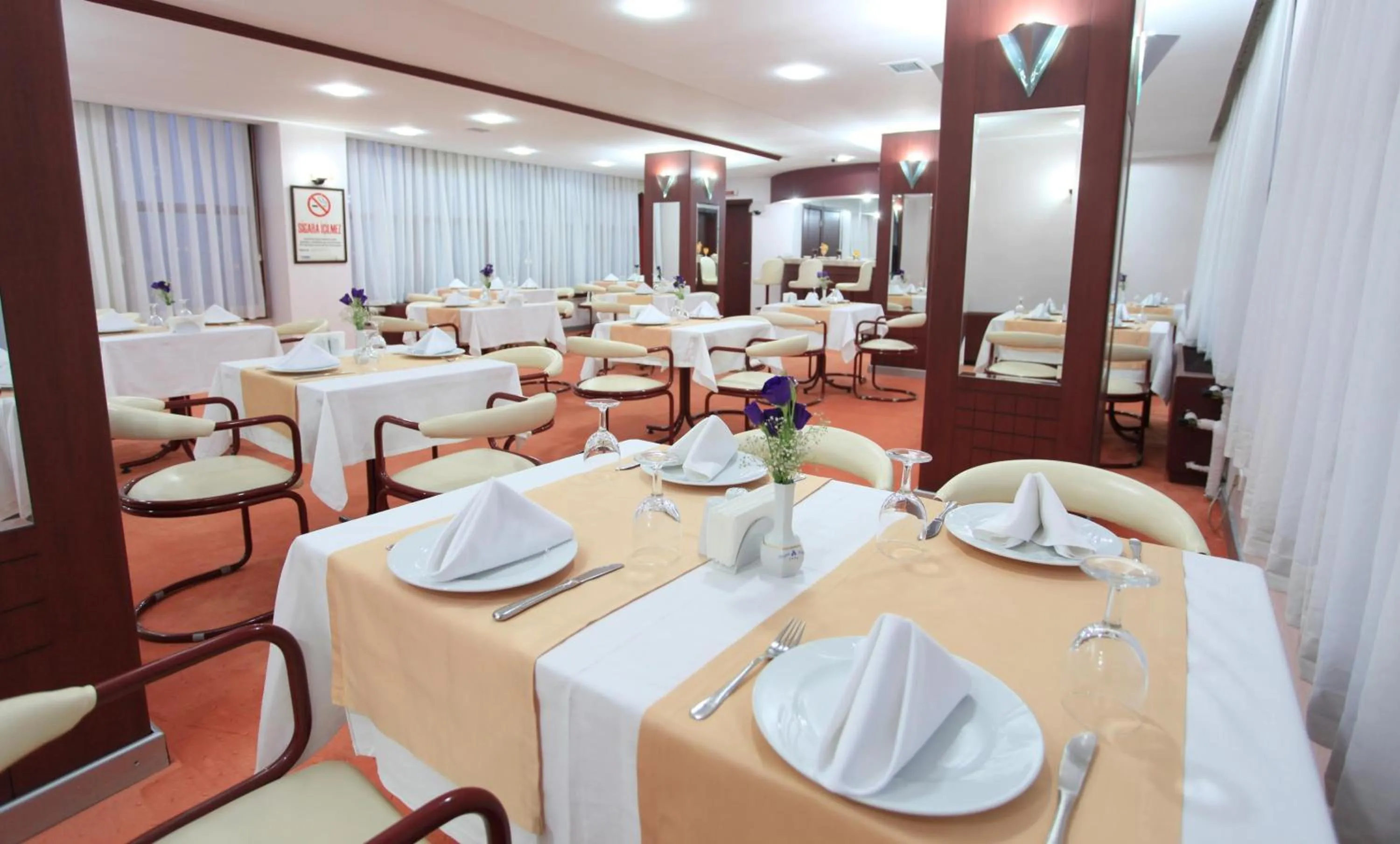 Restaurant/places to eat in Sergah Hotel