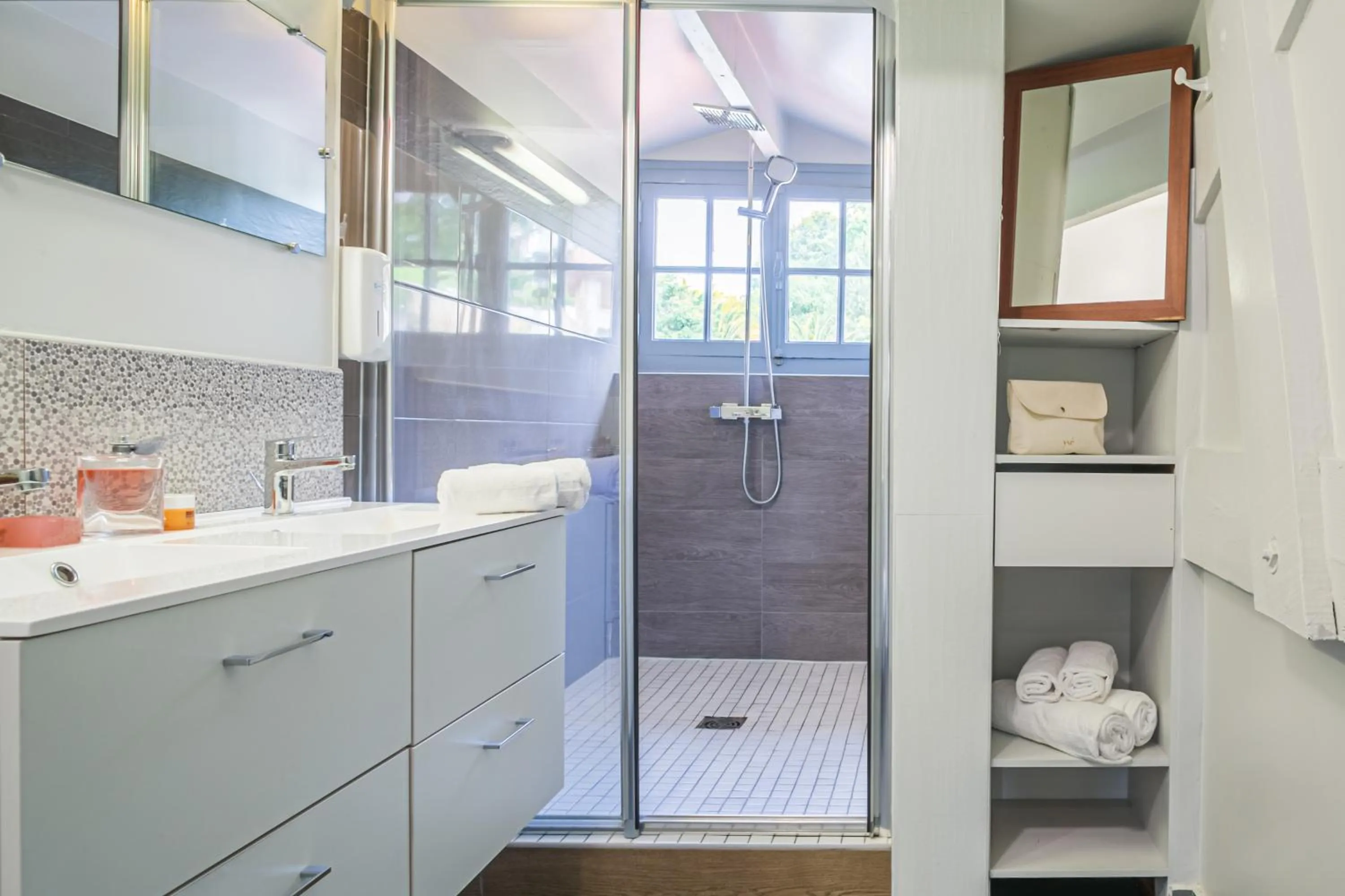 Shower in Hôtel du Pont