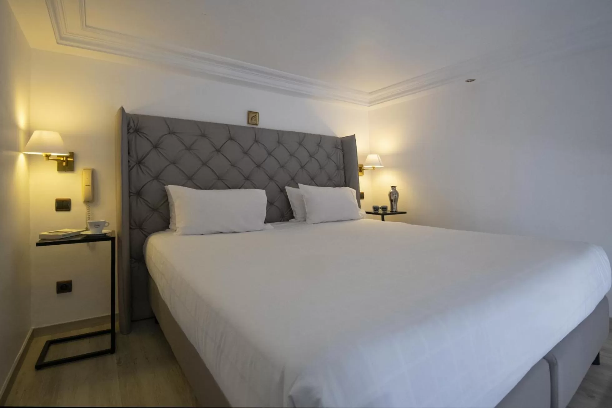 Bedroom, Bed in GOLDEN TULIP CANNES HOTEL de PARIS