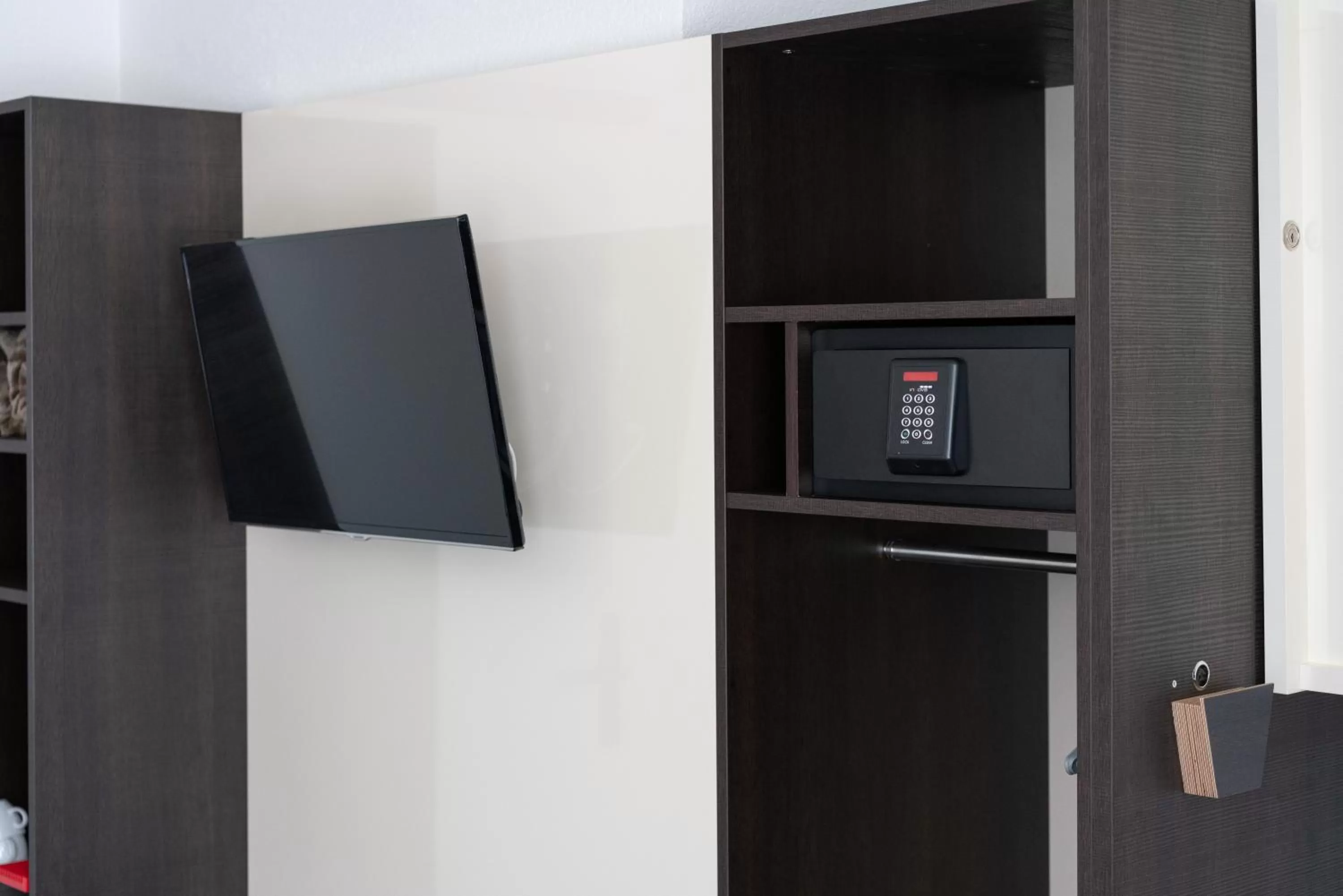 TV and multimedia in Hotel Derby Interlaken - self check-in