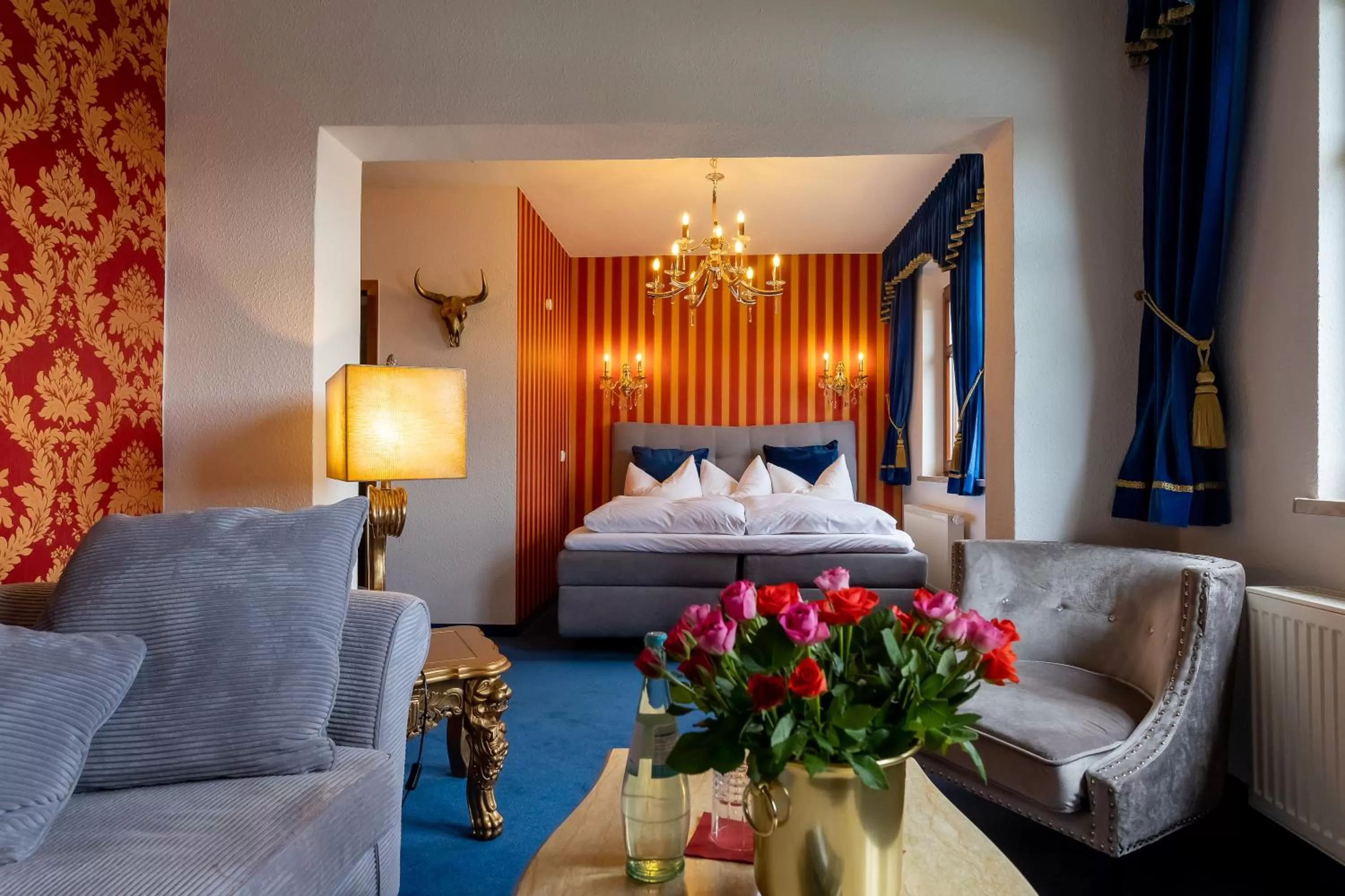 Photo of the whole room in Riverdam