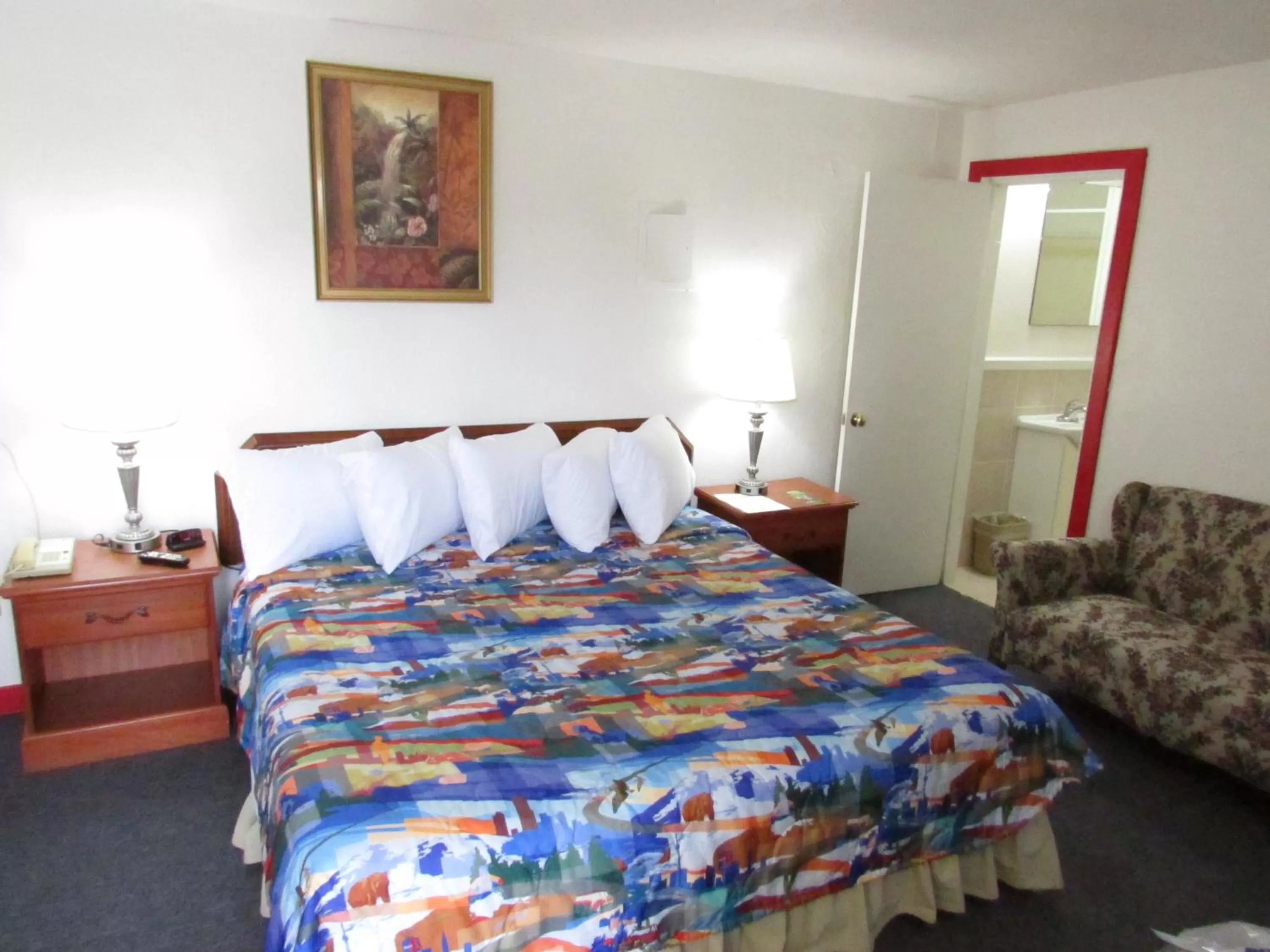 Bed in Parsons Inn and Extended Stay