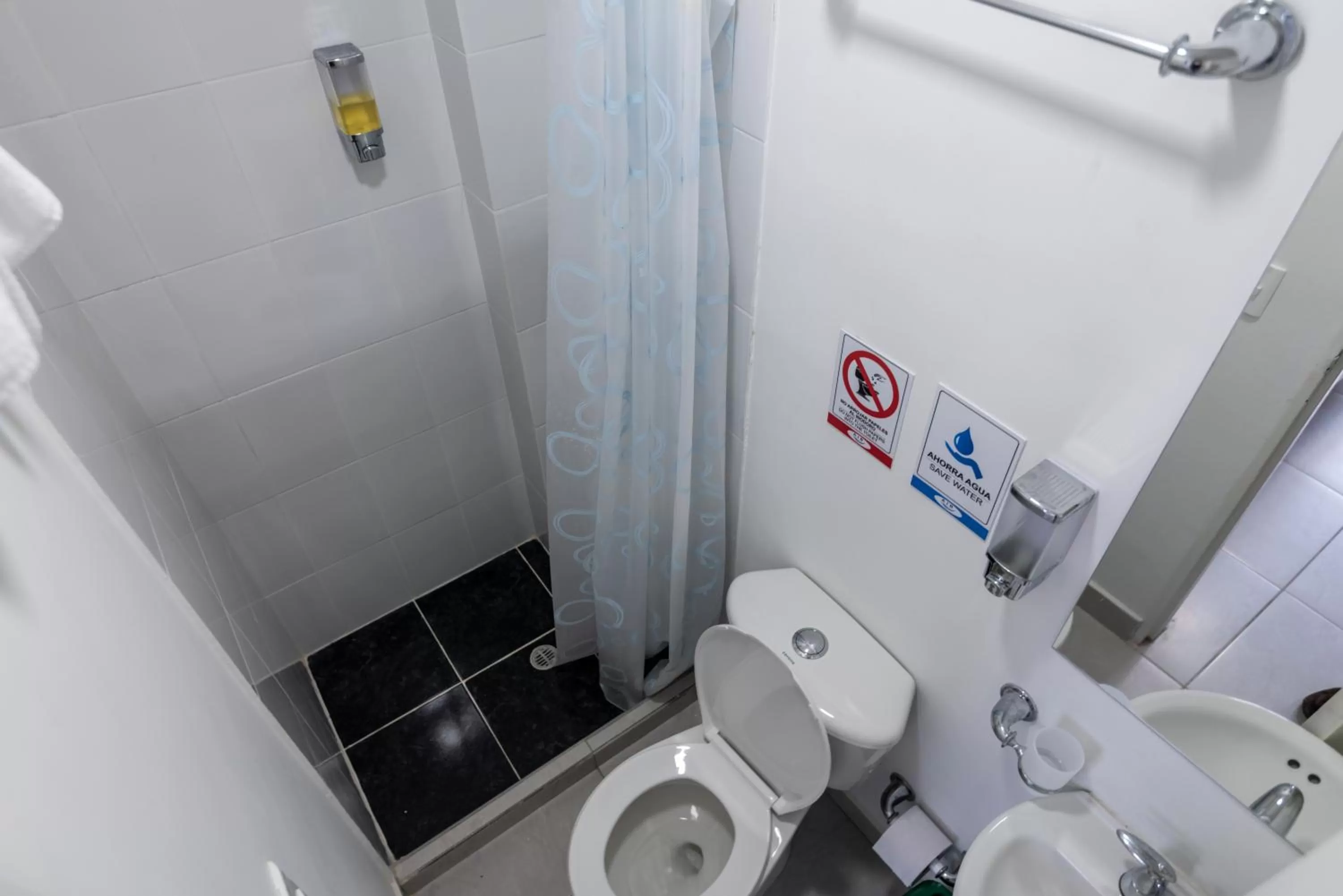 Bathroom in Air Guest House