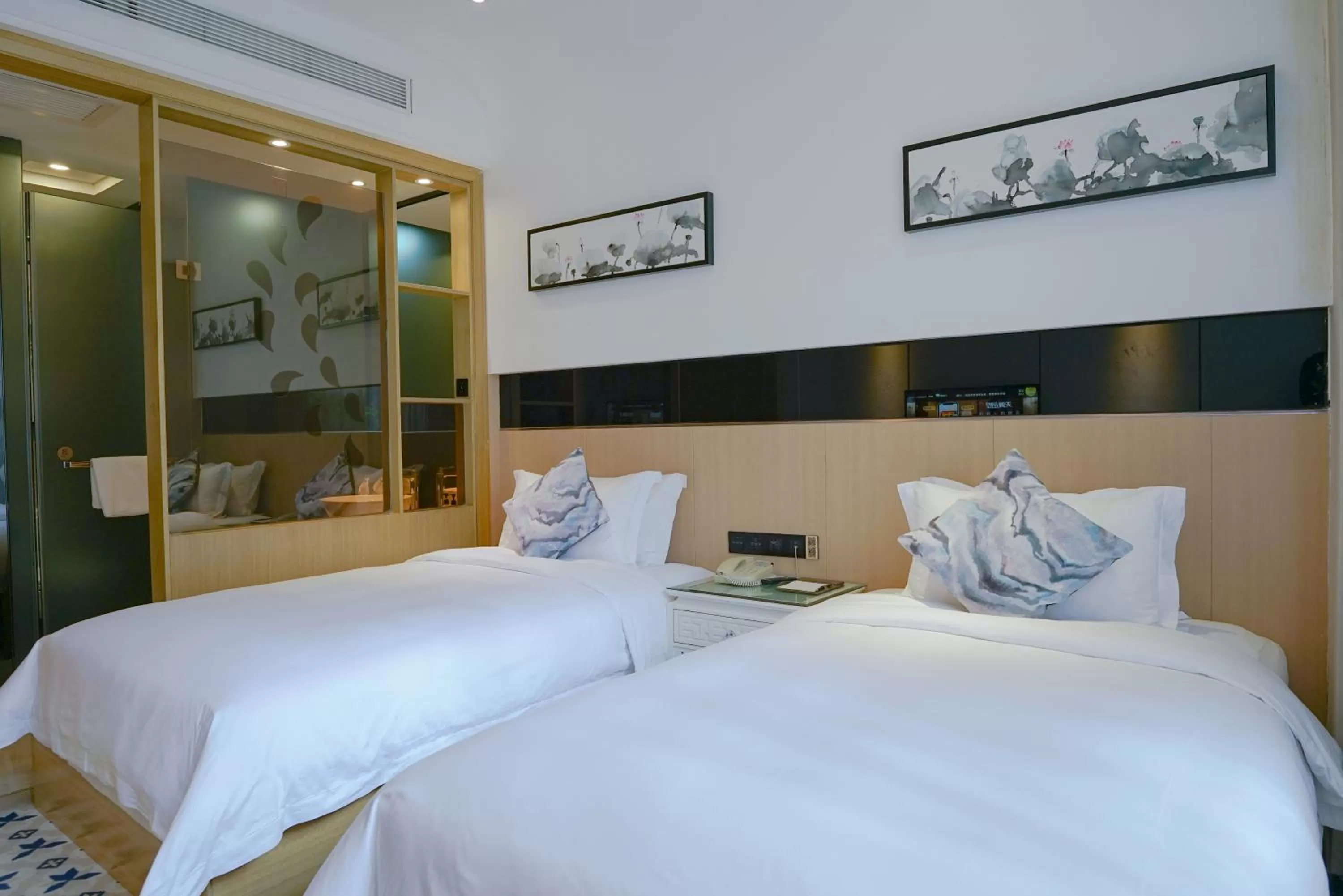 Bed in Paco Hotel Tiyuxilu Metro Guangzhou-Free Shuttle Bus fir Canton Fair