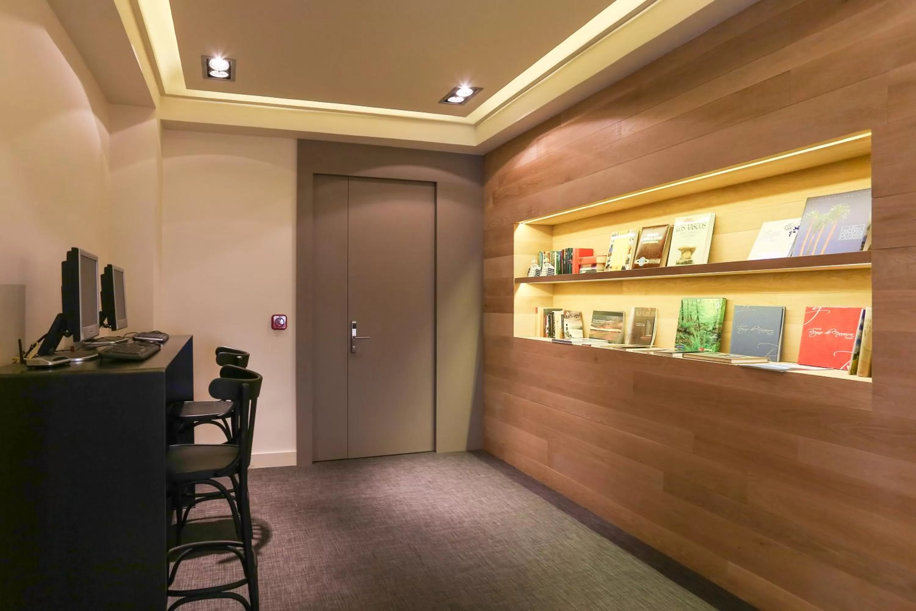 Communal lounge/ TV room in Habitus Hotel Leyre