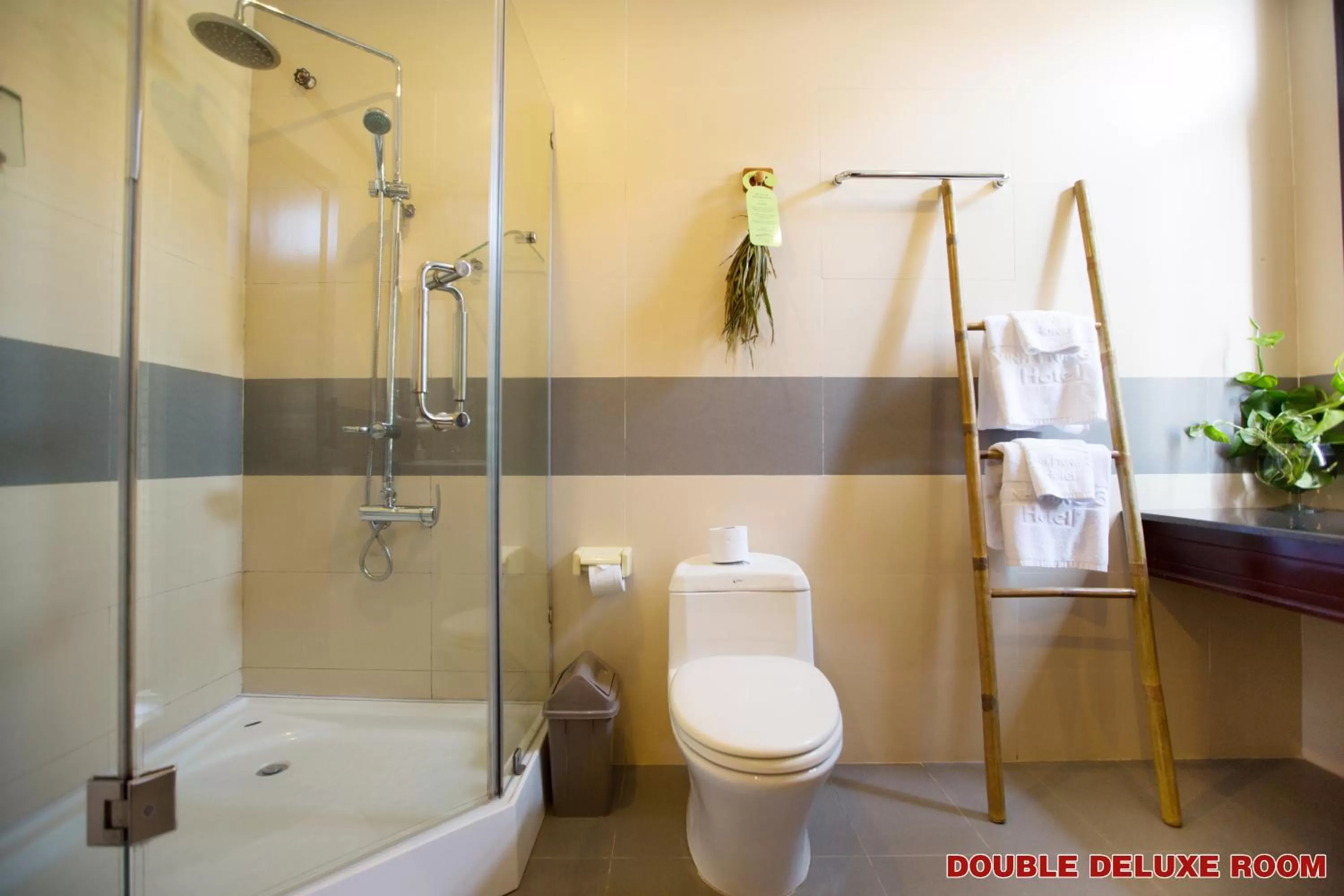 Shower in Hoi An Pho Library Hotel