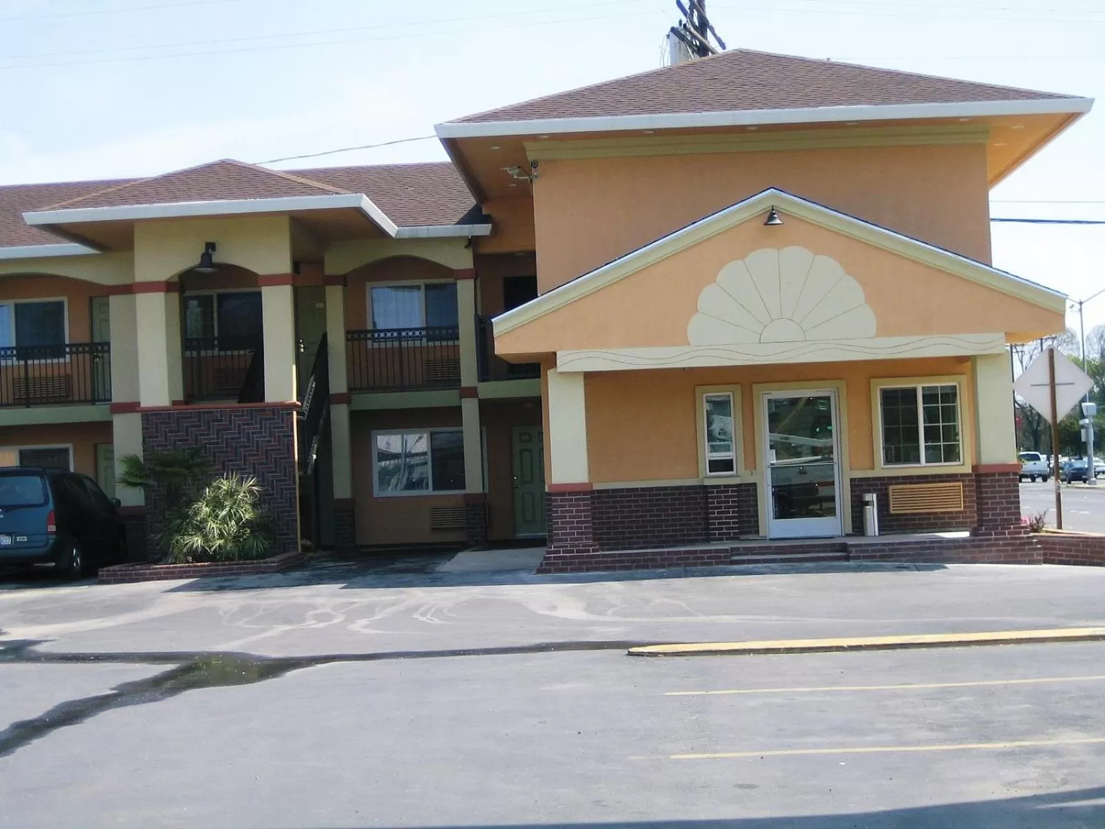 Property building in Americas Deluxe Inn- Marysville