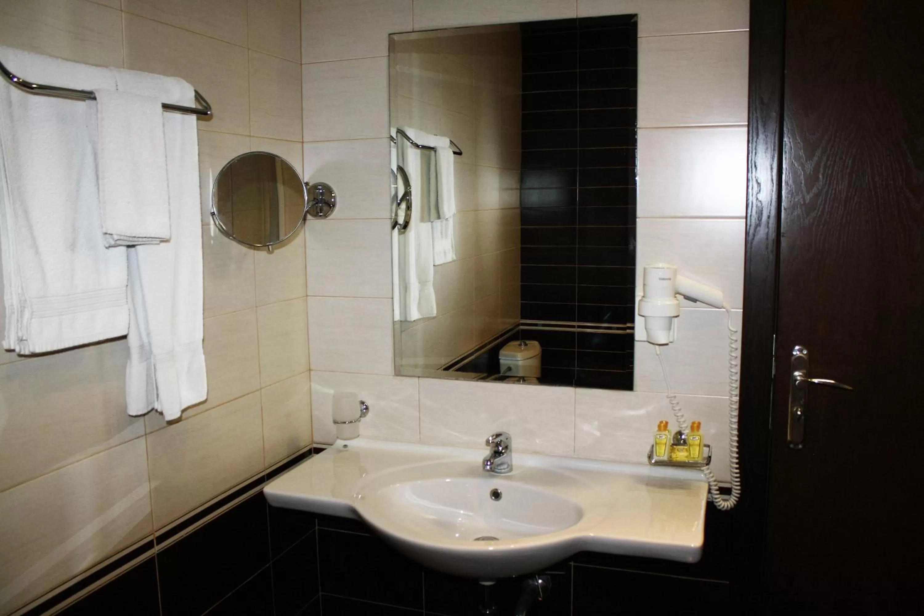 Photo of the whole room, Bathroom in Hotel Villa Verde