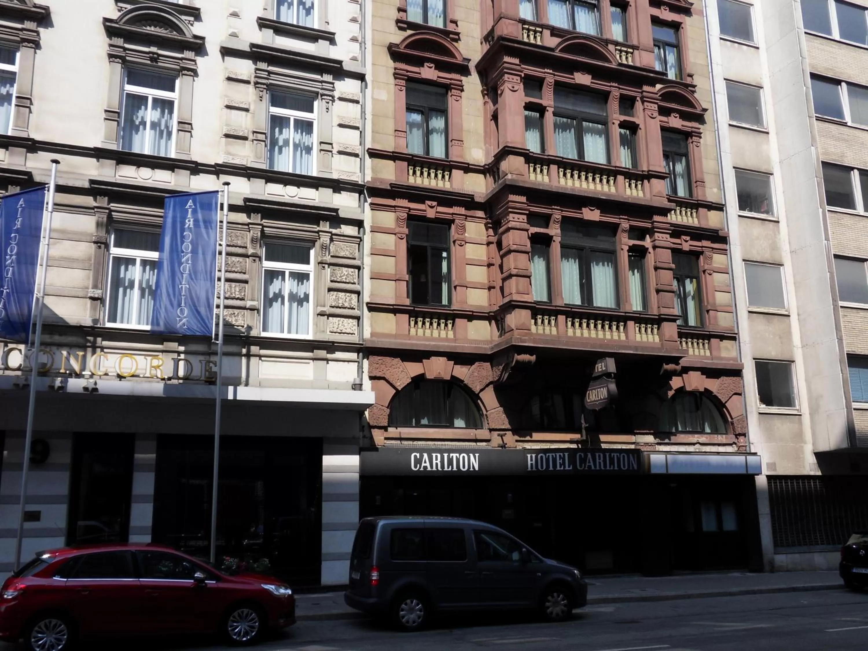 Facade/entrance in Carlton Hotel