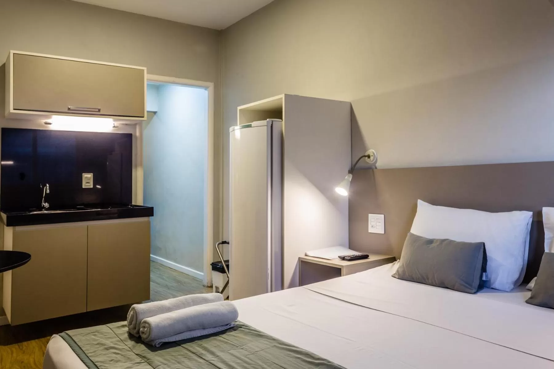 Kitchen or kitchenette, Bed in Injoy Lofts Ipanema