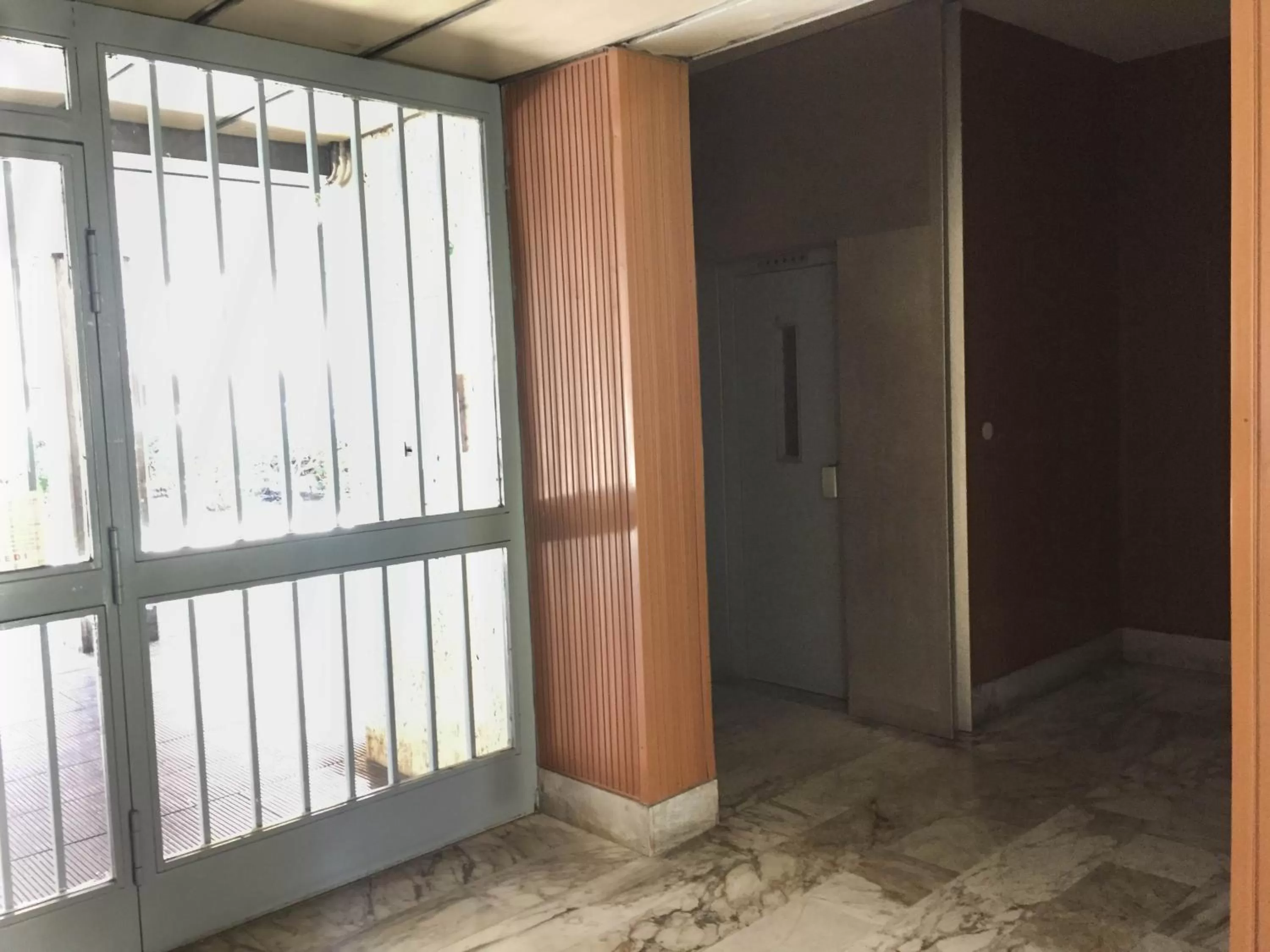 Internal: Not applicable to any particular room in Mary's house