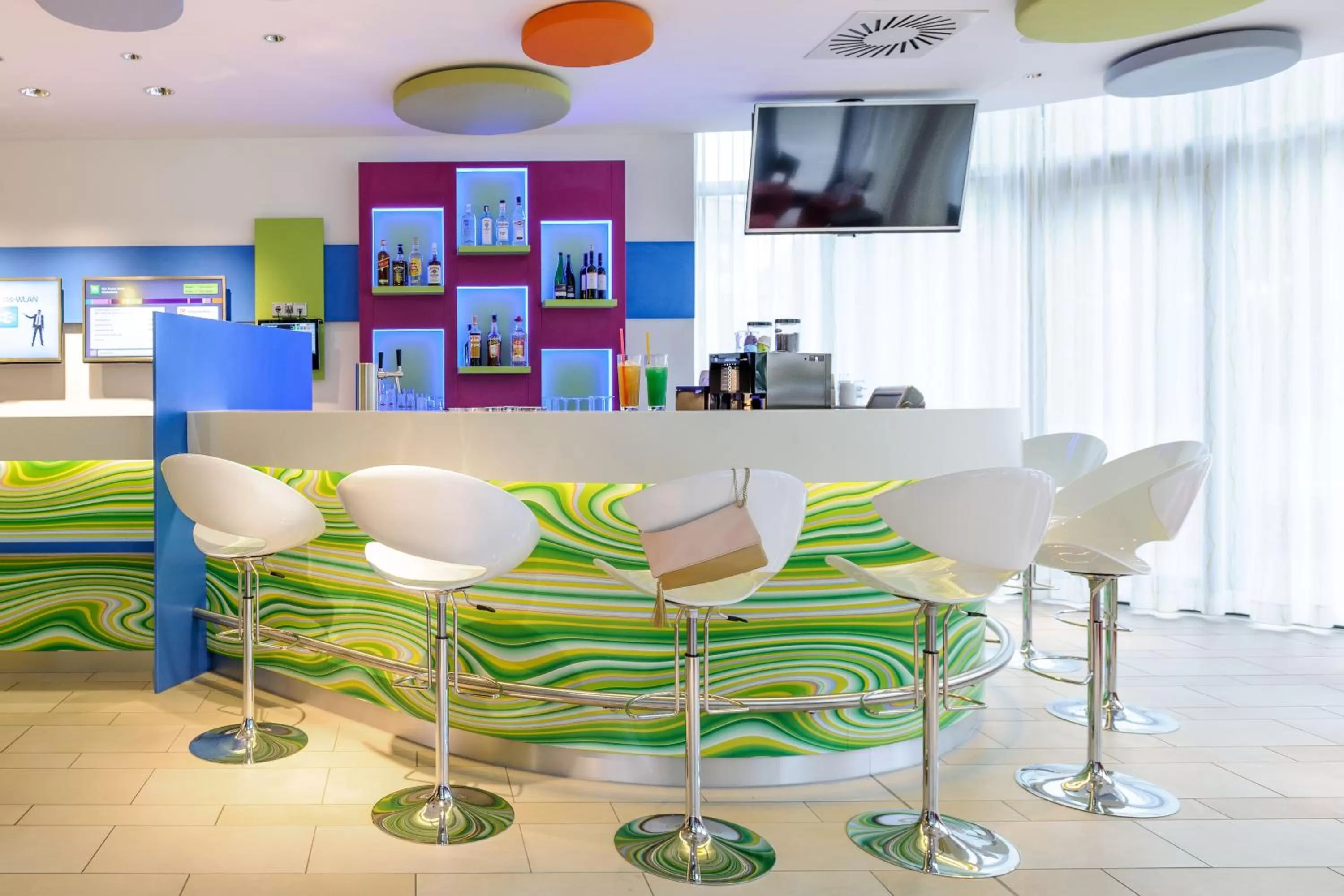 Lounge or bar in Ibis Styles Hildesheim