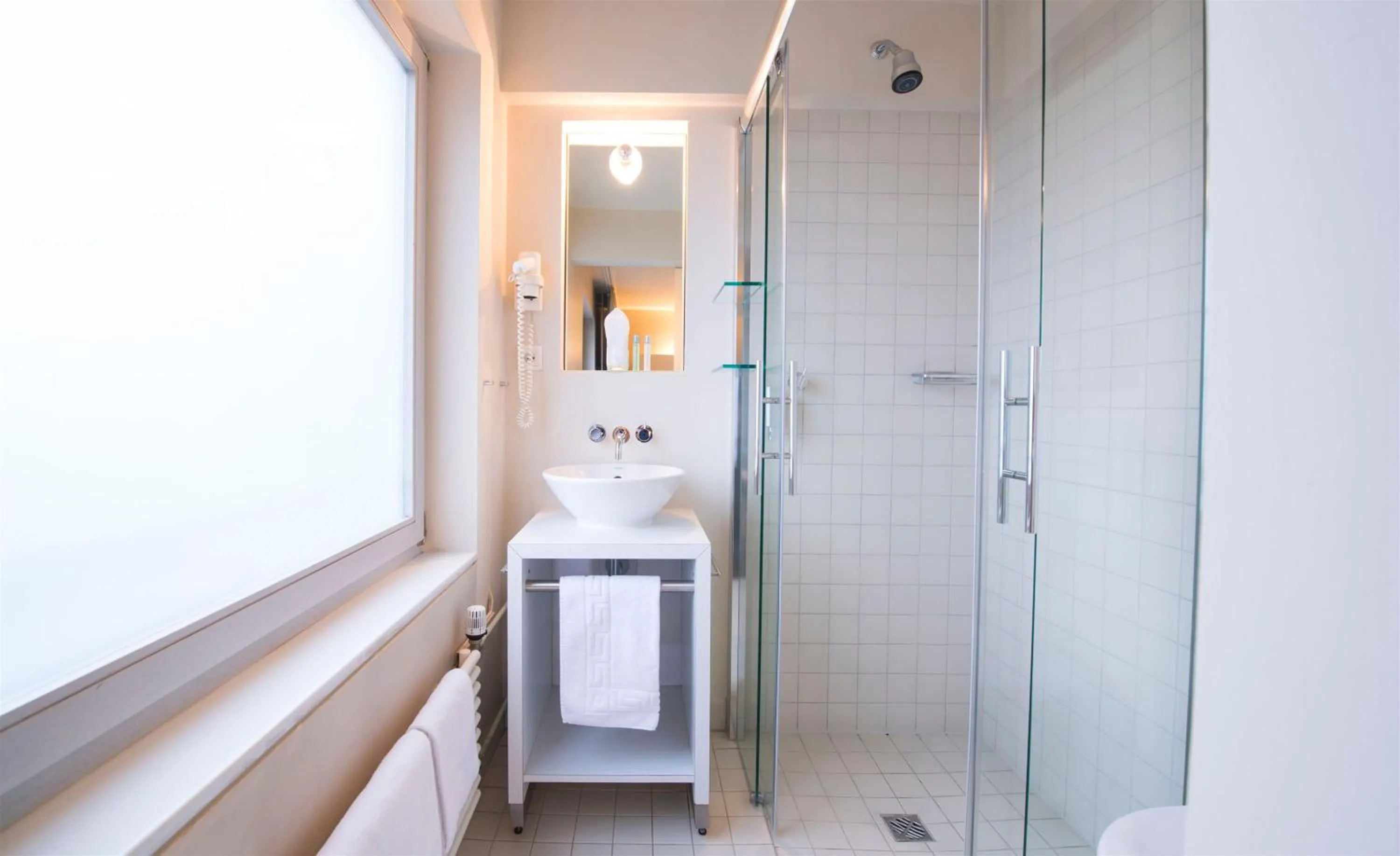 Bathroom in The New Yorker Hotel Köln-Messe